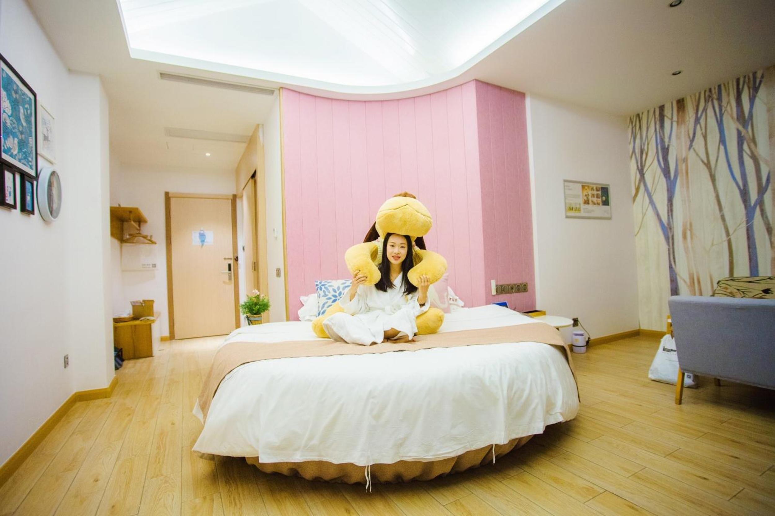 Ancient Street No.5 Youth Chic Hotel
