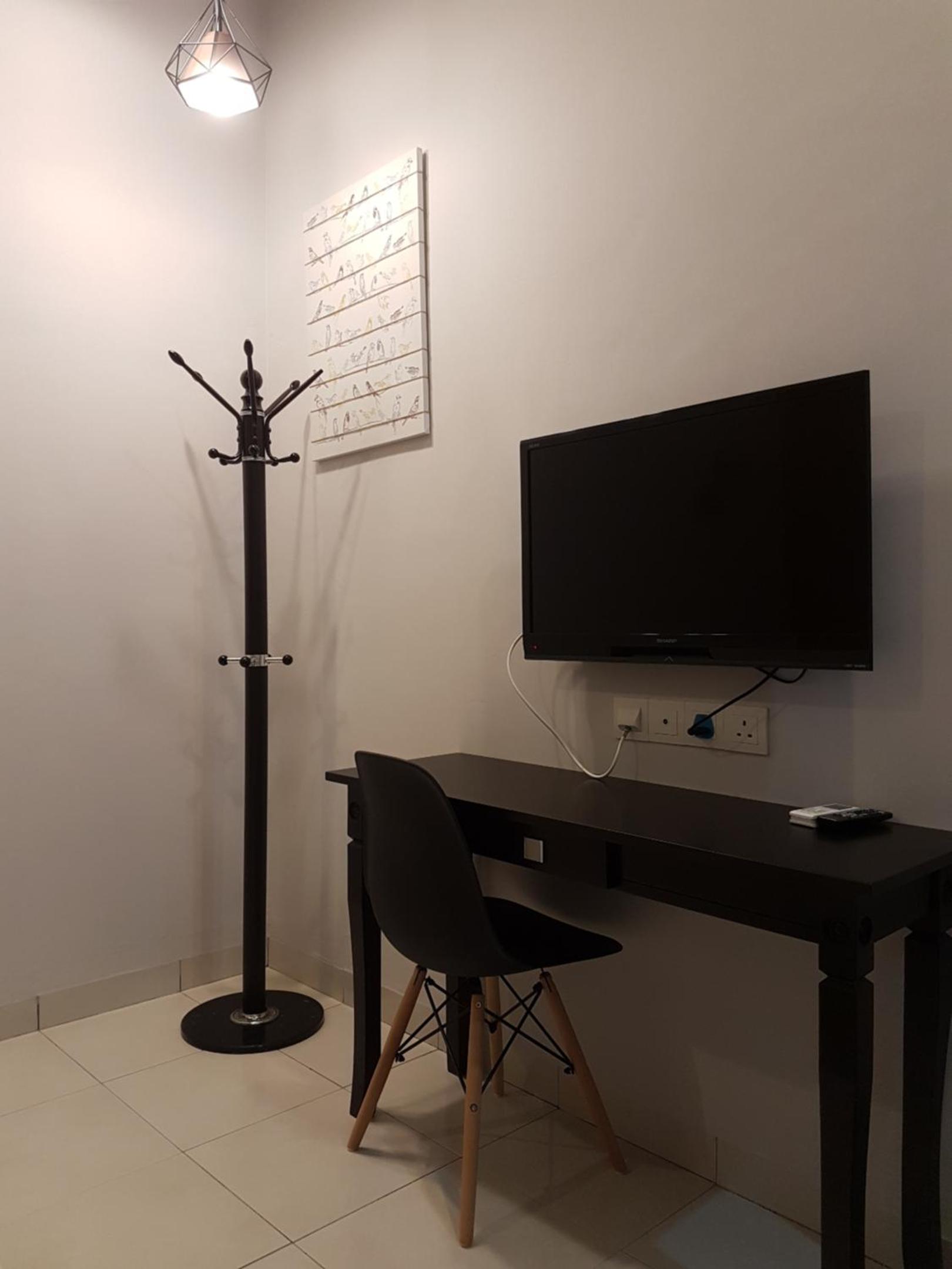 White House Homestay