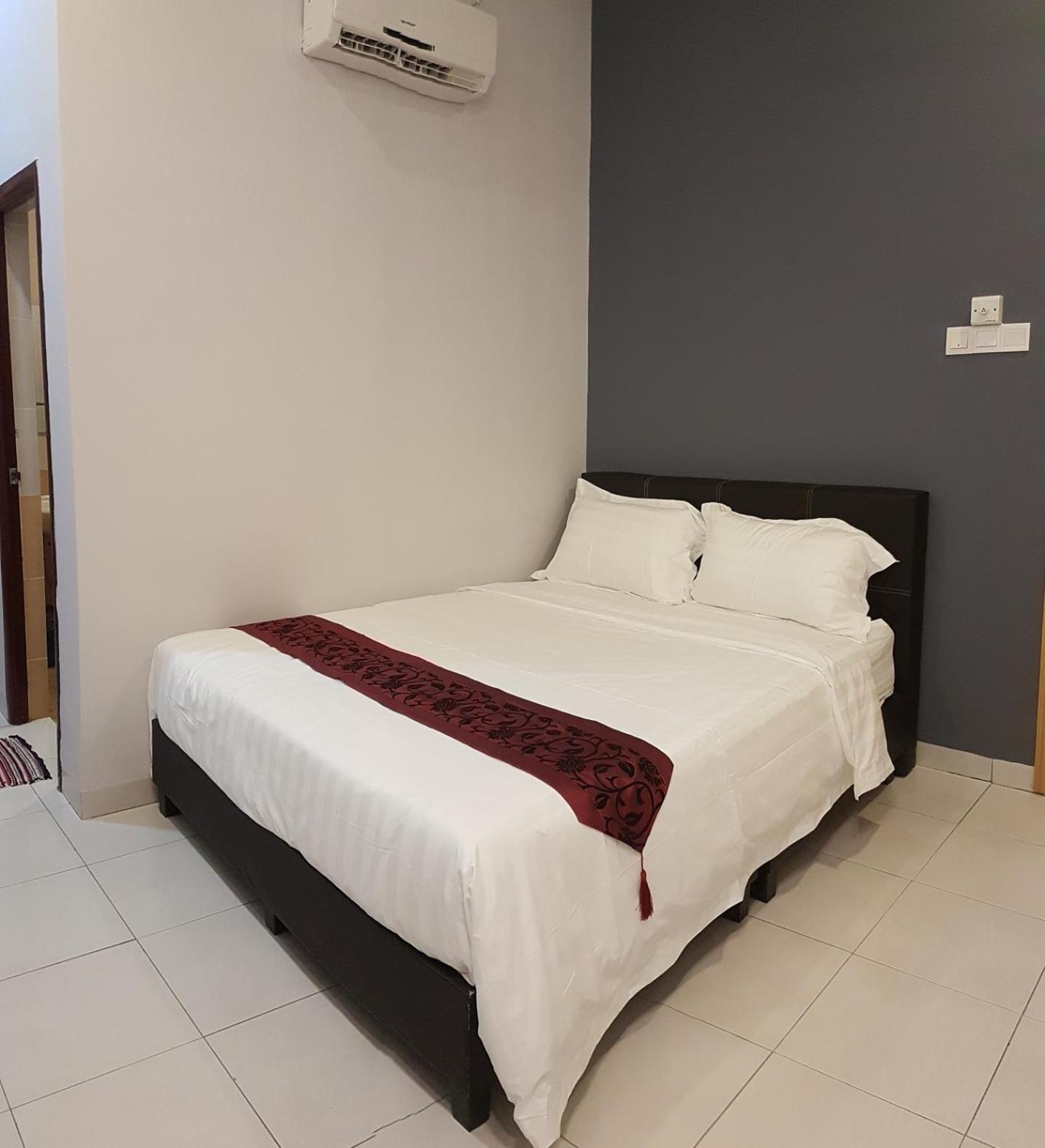 White House Homestay