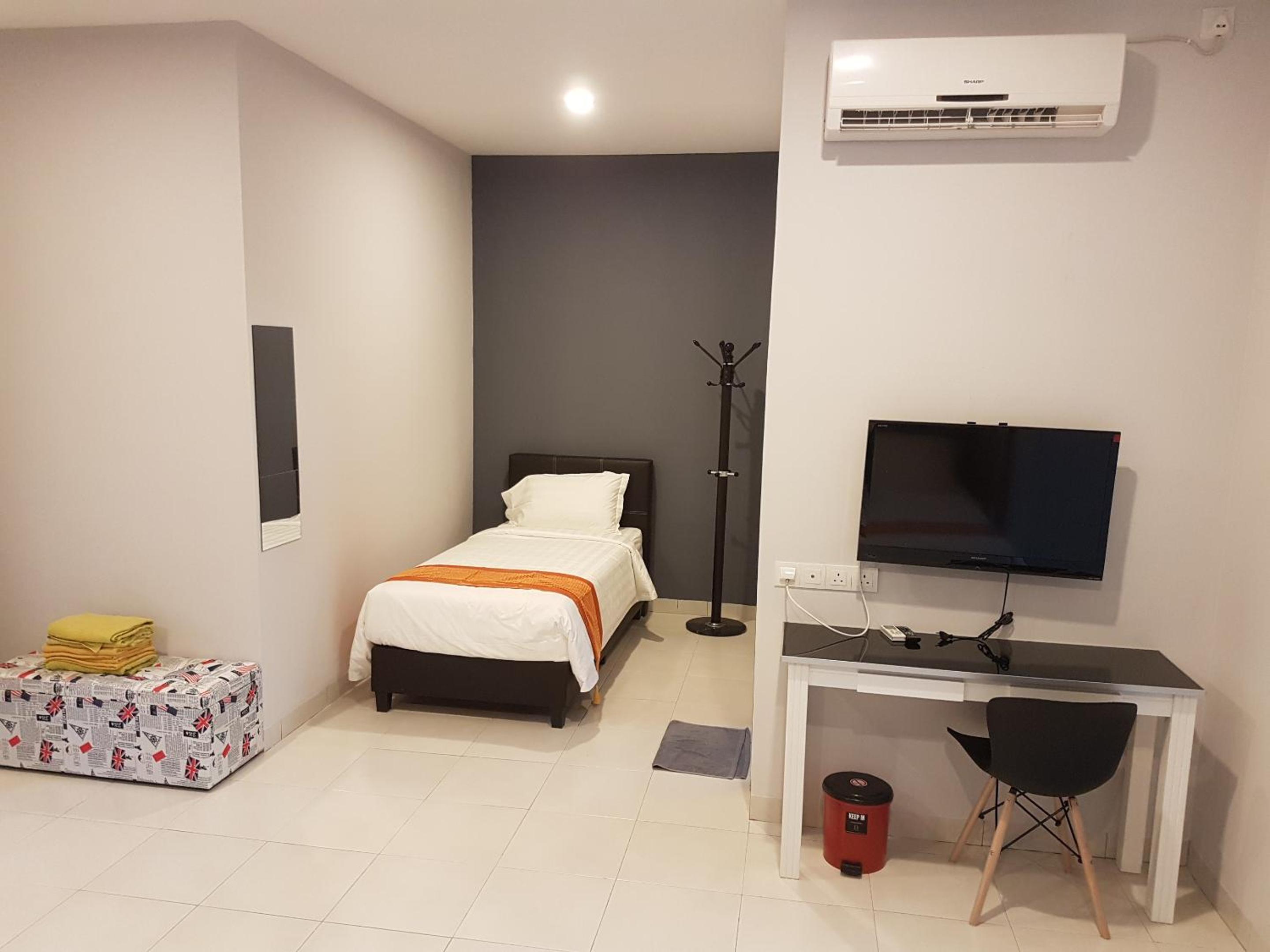 White House Homestay