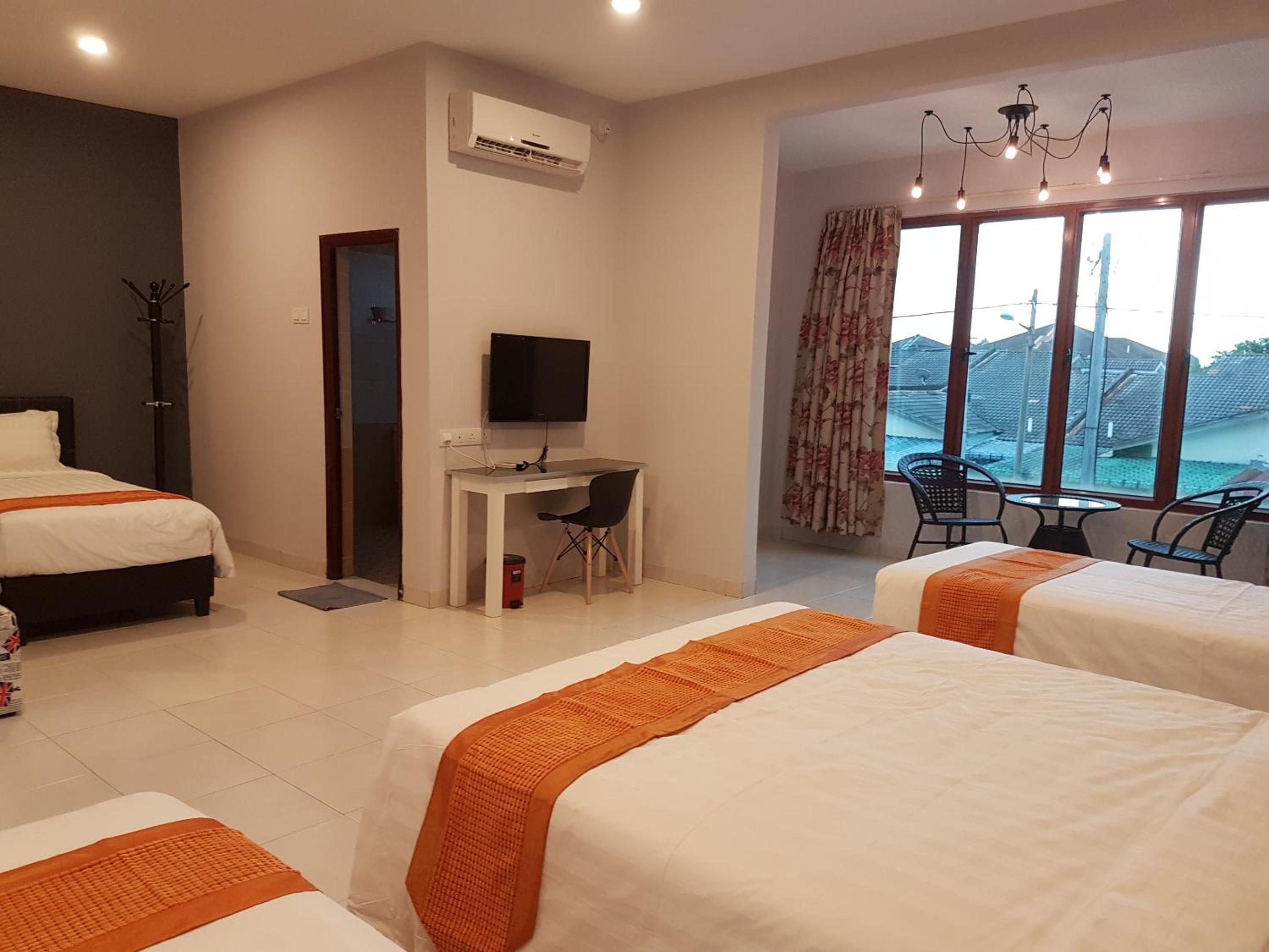 White House Homestay