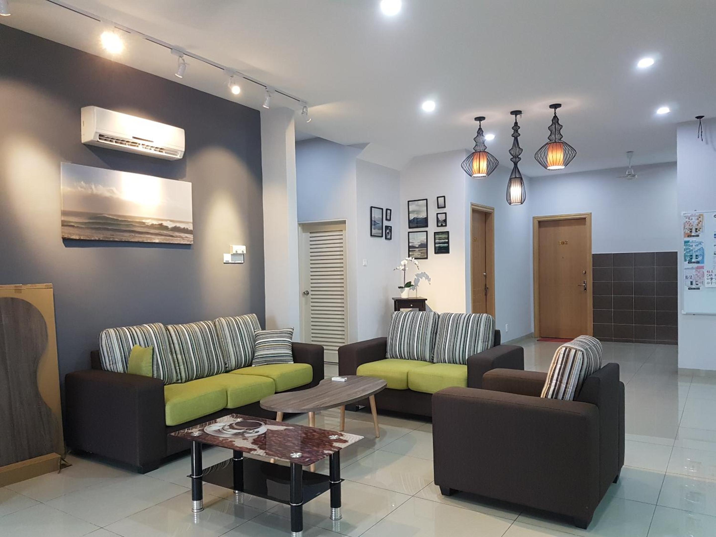 White House Homestay