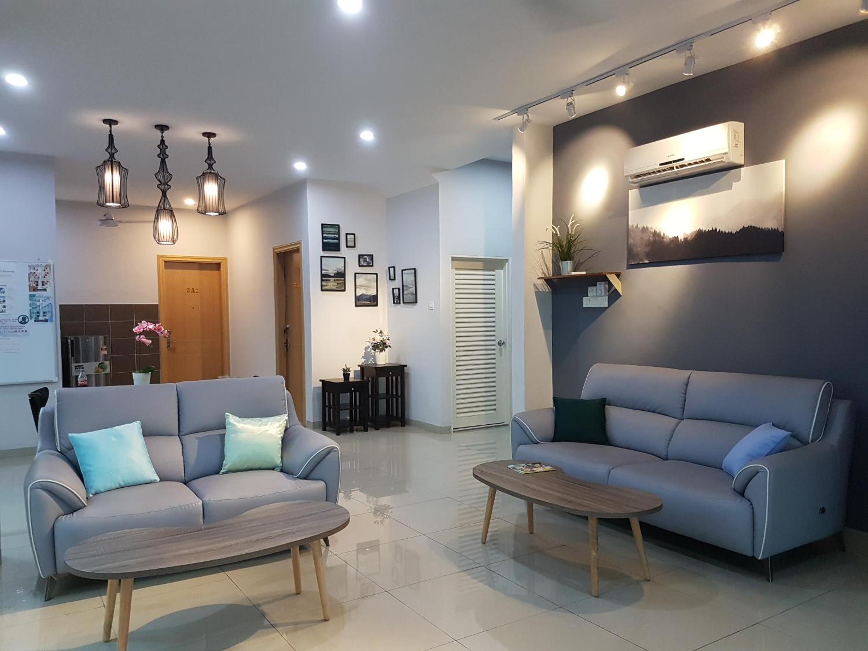 White House Homestay