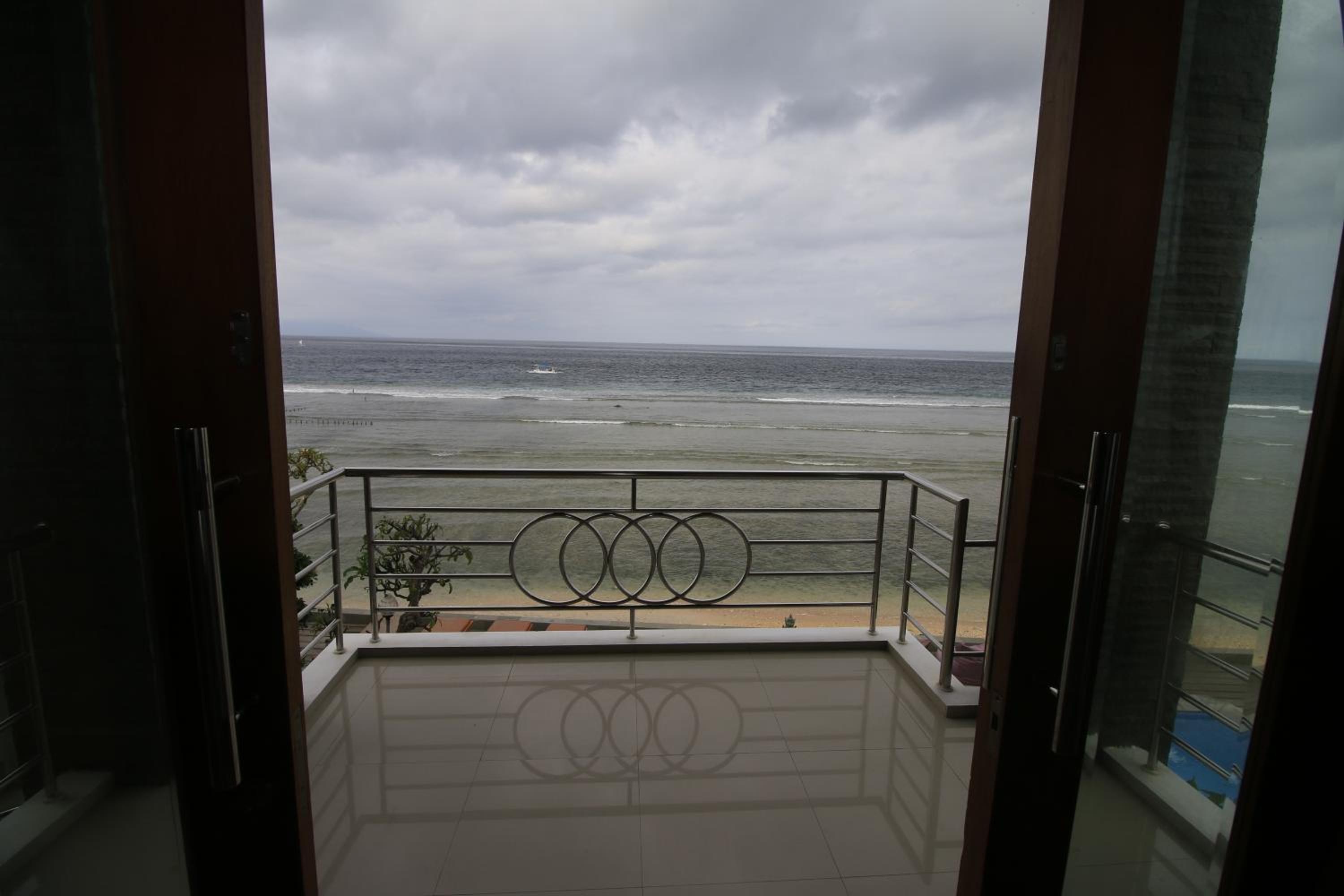 Green Beach Inn