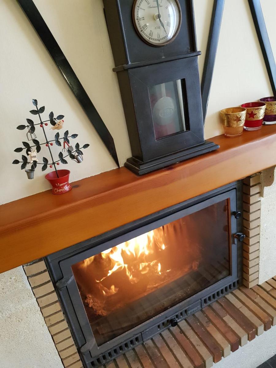 Casa encantadora con piscina privada y chimenea photo 5