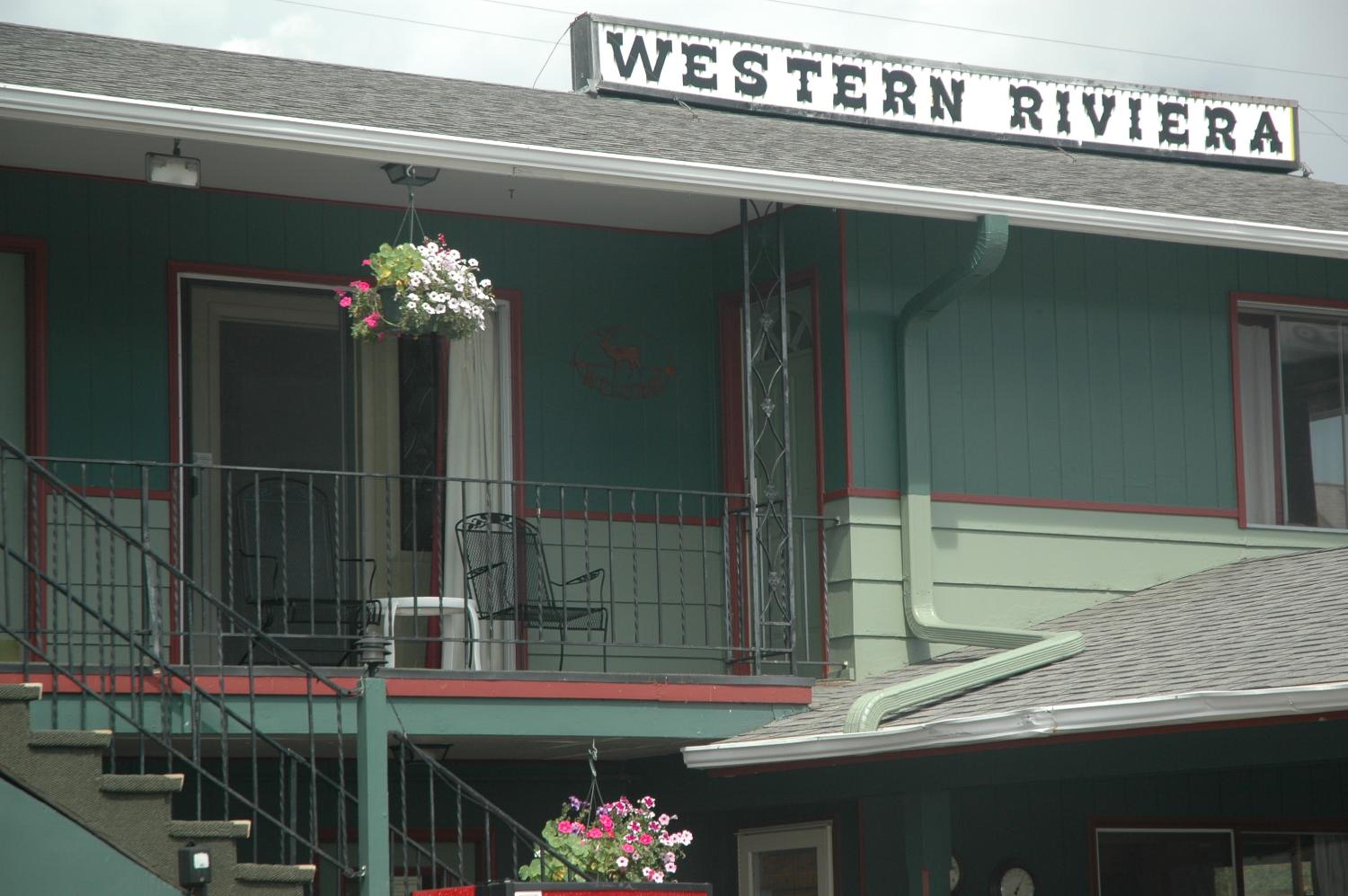 Western Riviera Lakeside Lodging