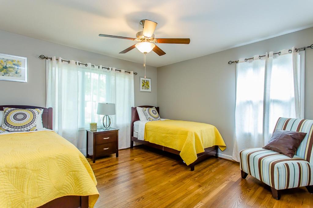 The Blue Door Bungalow - Luxury Home Downtown Houston view 5