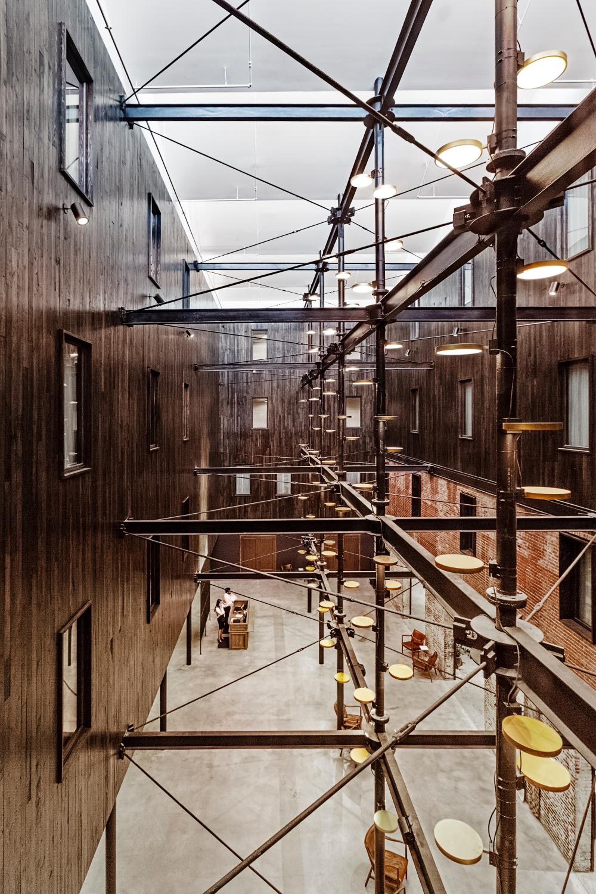 Hotel Crossroads Hotel - Image 1