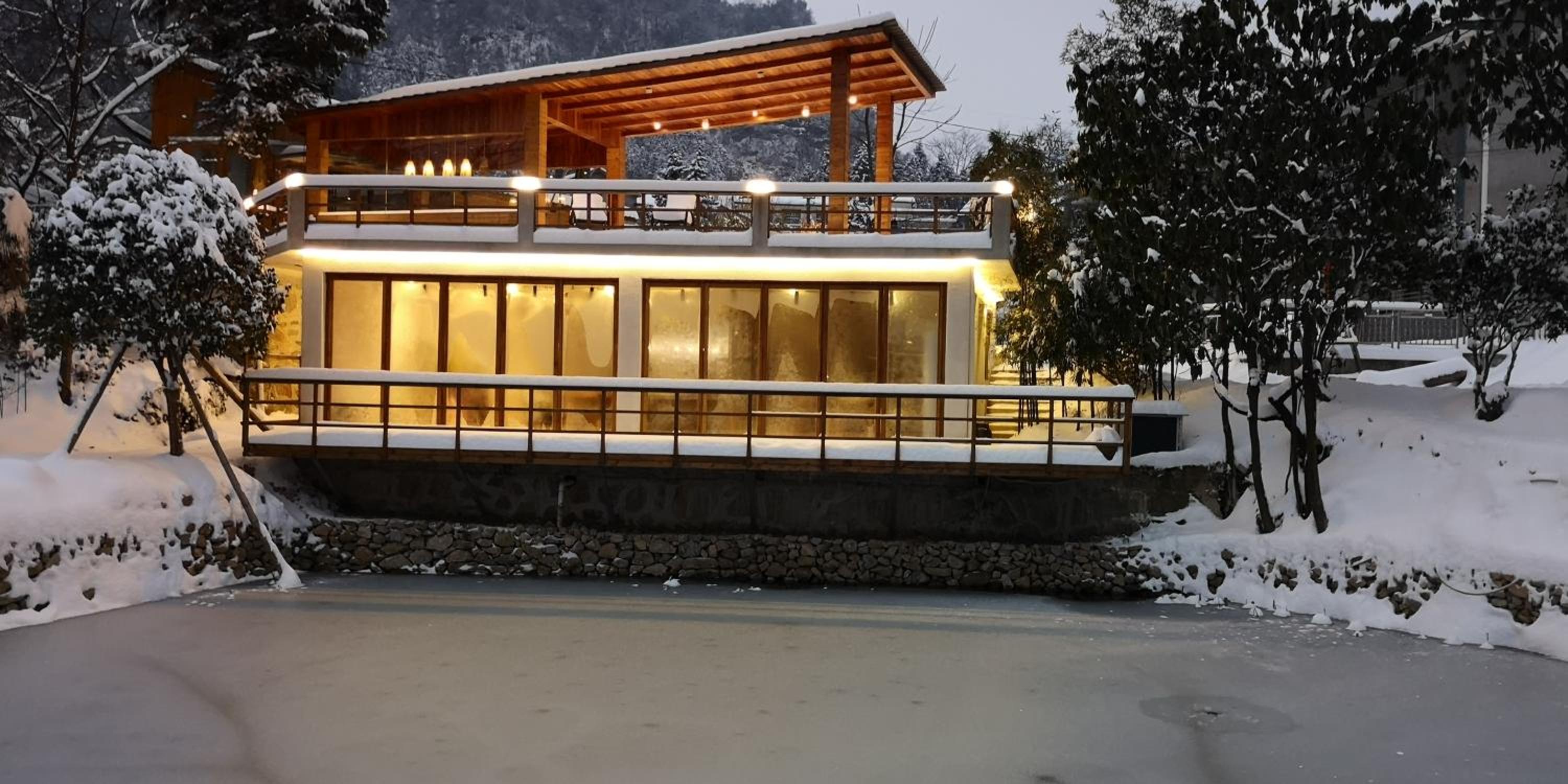 Zhangjiajie national park Purespace --2nights 1free pick-up&book tickets&5min to park