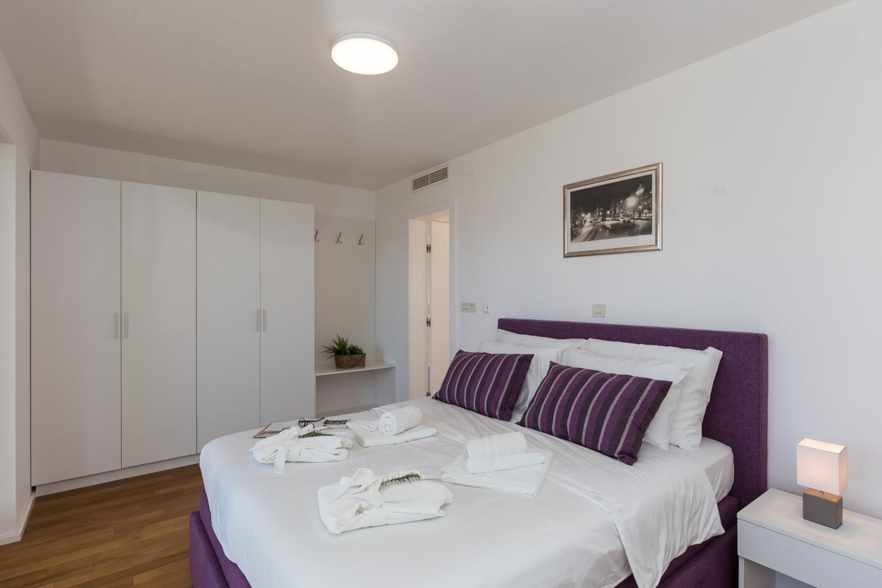 Apartments Nav