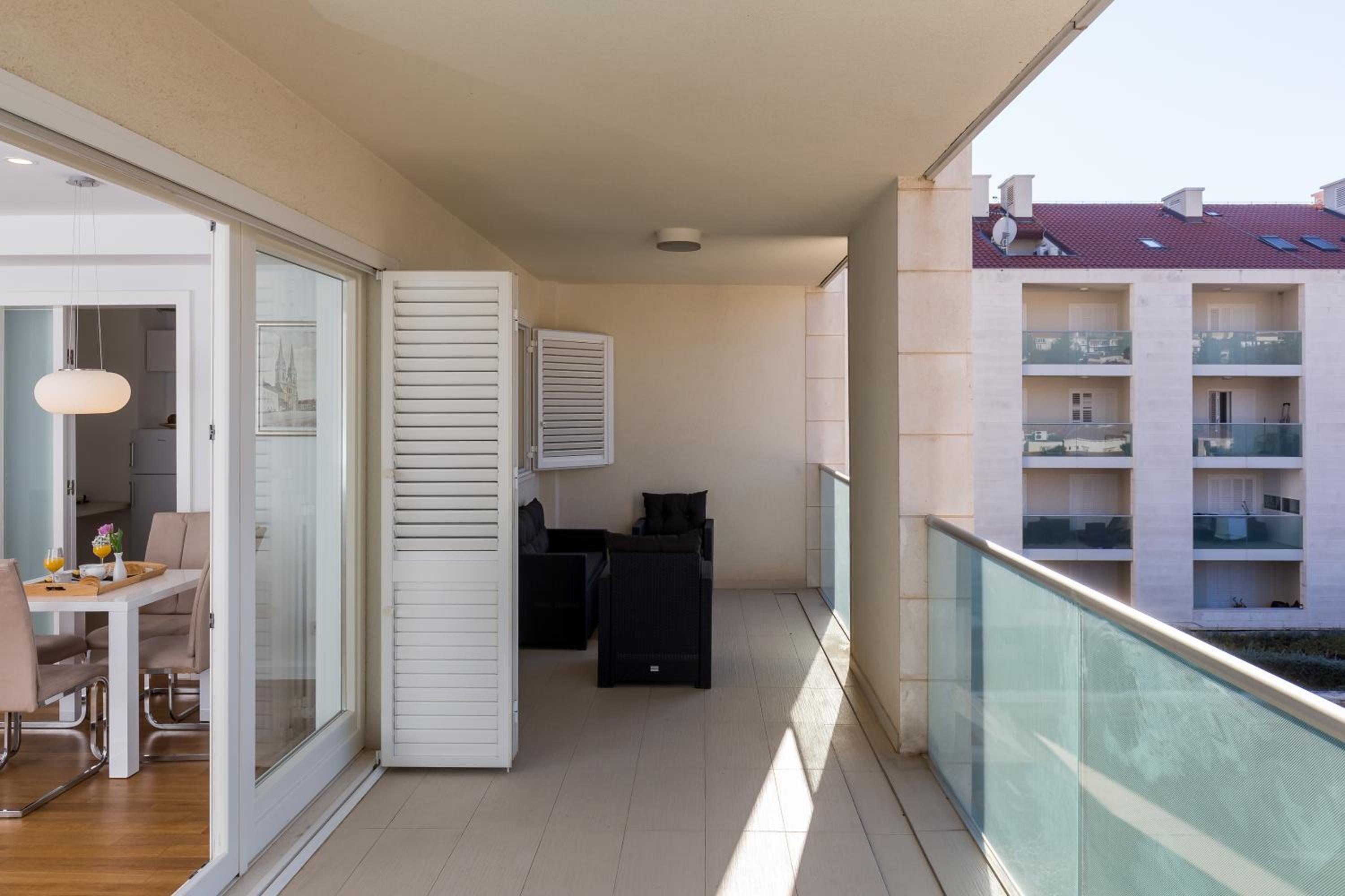 Apartments Nav