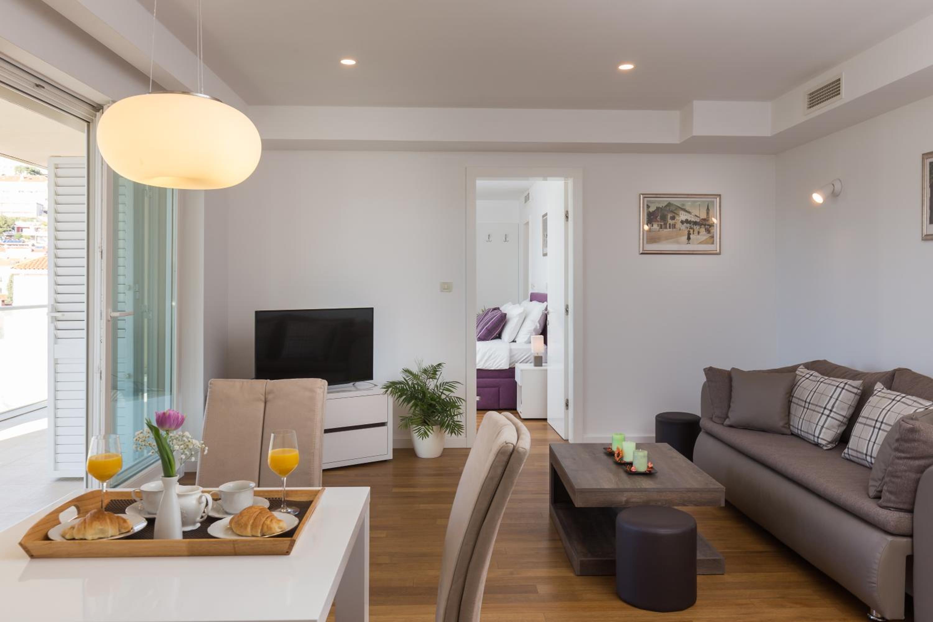 Apartments Nav