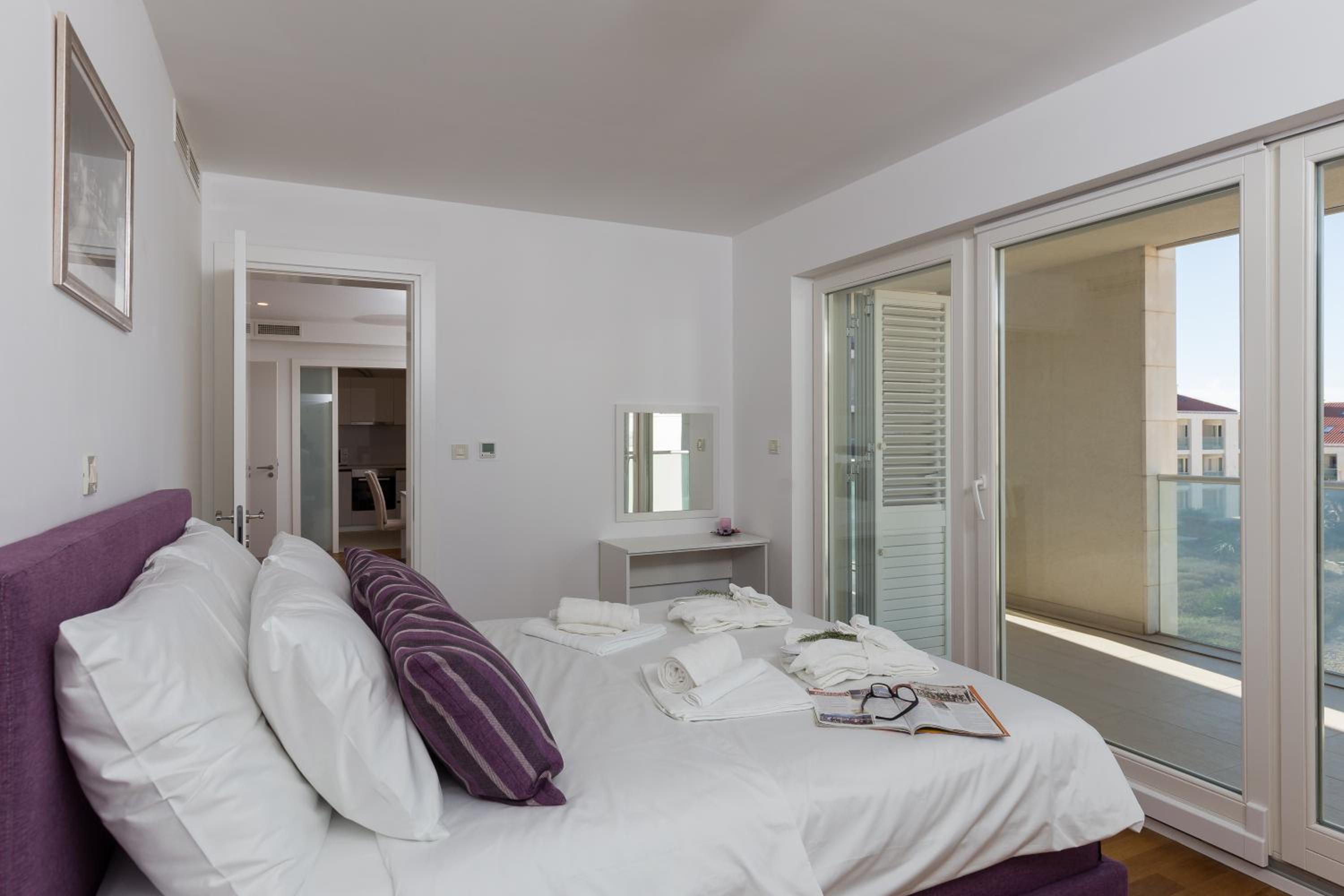 Apartments Nav