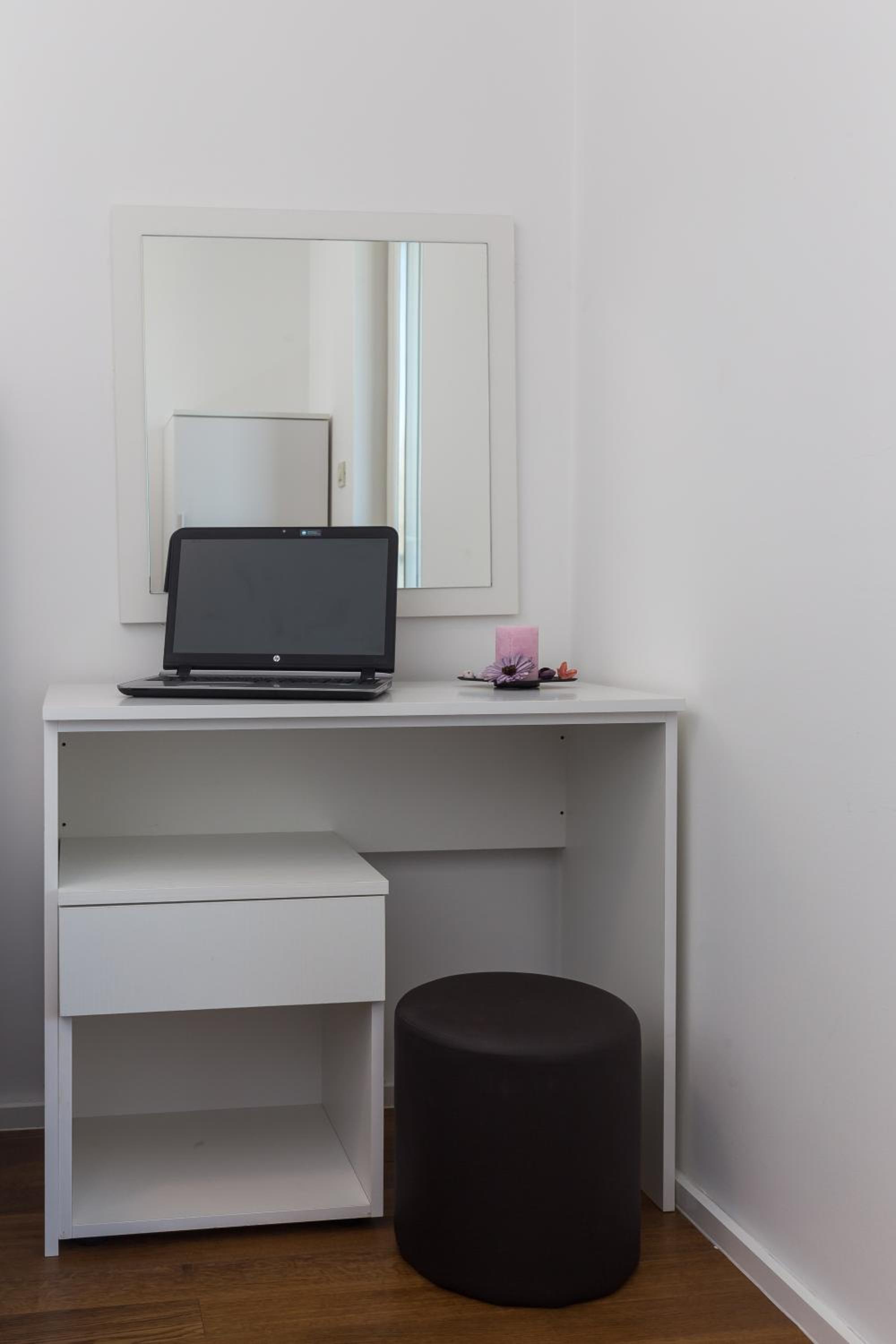 Apartments Nav