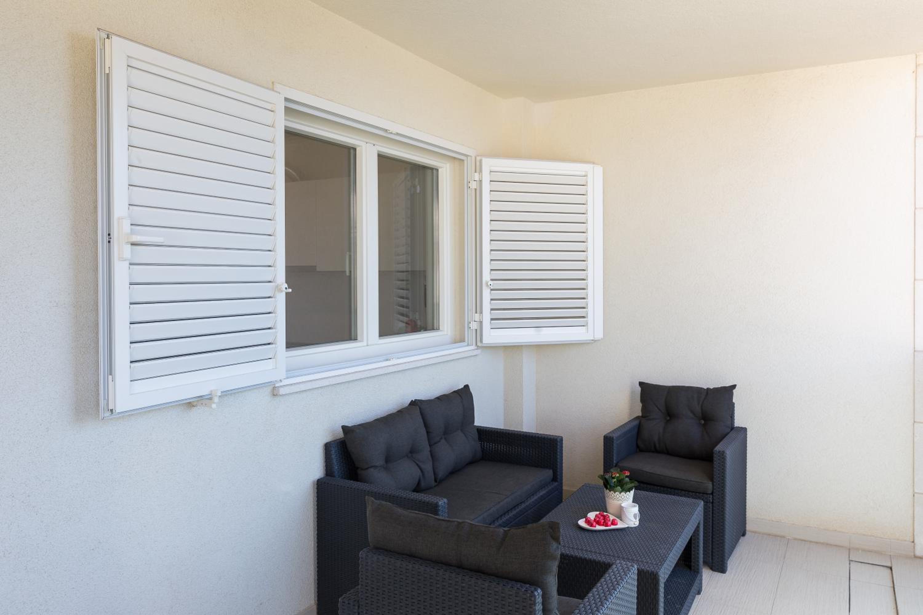 Apartments Nav