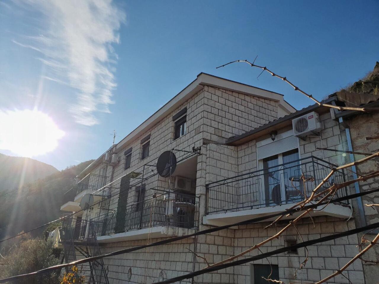 Apartments "Old house Pajovic" view 4