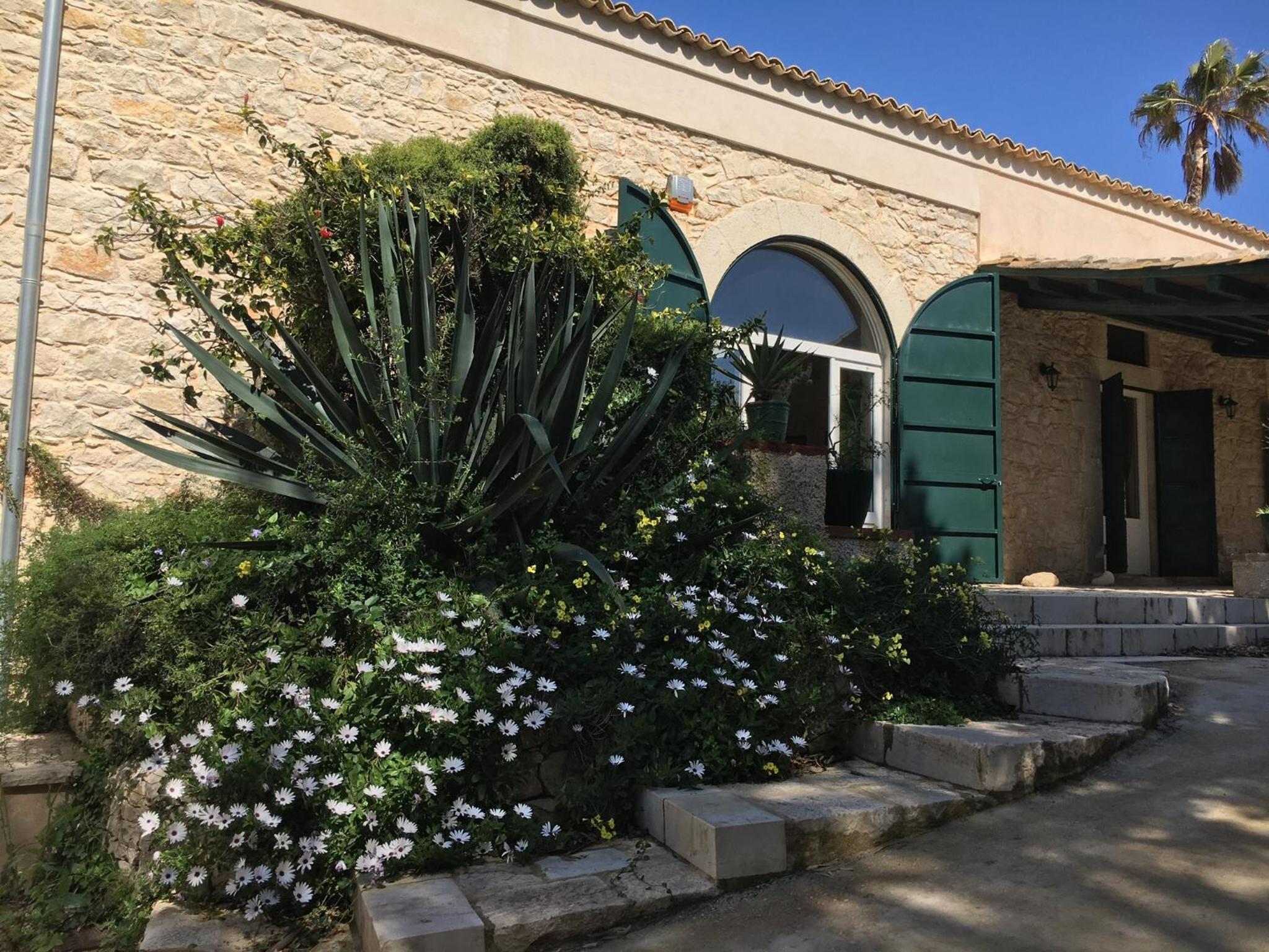 Casale Vignazze - villa in campagna ideale per 8-10 persone a 500 m dalla spiaggia di Punta Secca view 4