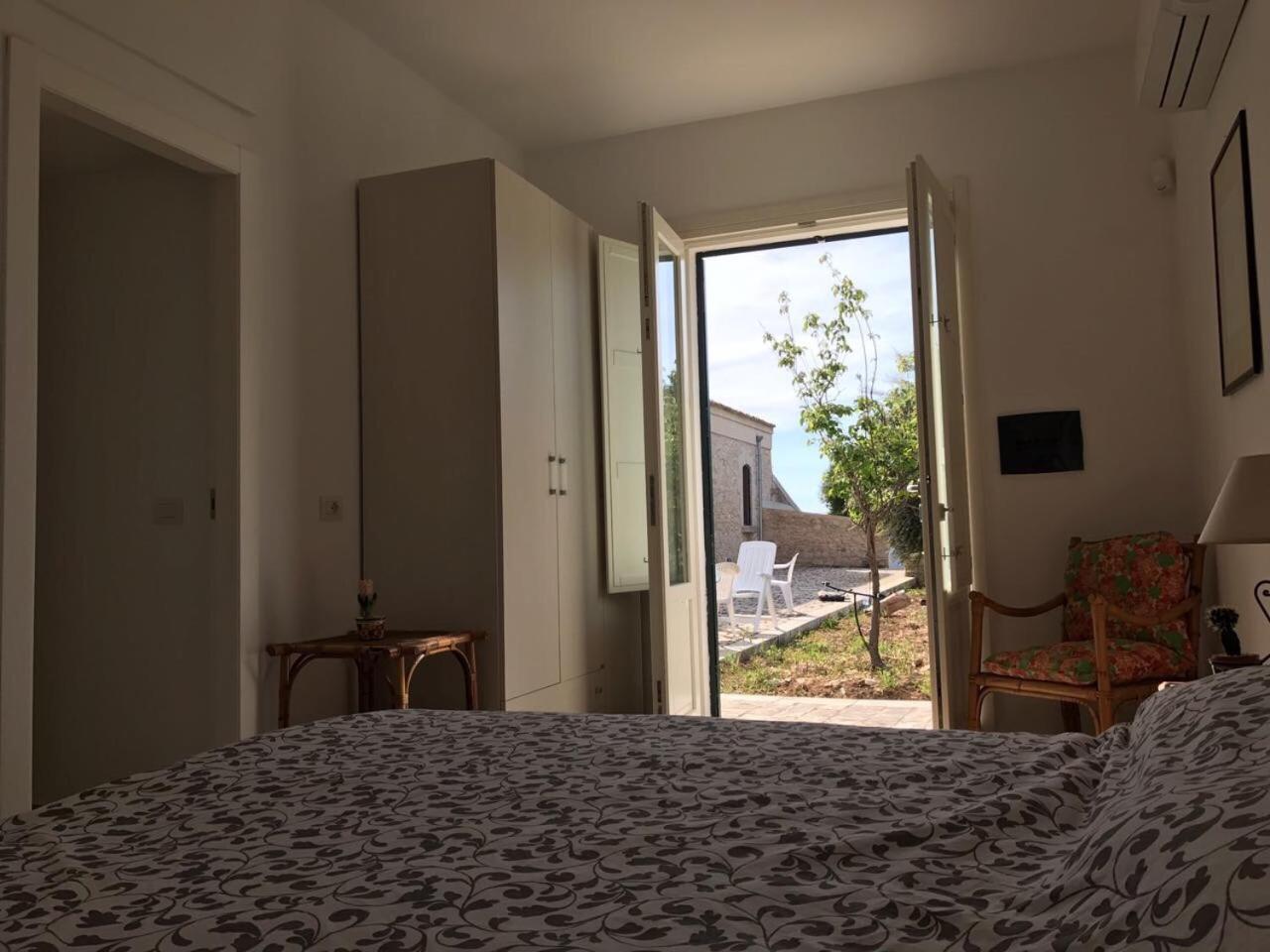 Casale Vignazze - villa in campagna ideale per 8-10 persone a 500 m dalla spiaggia di Punta Secca view 2