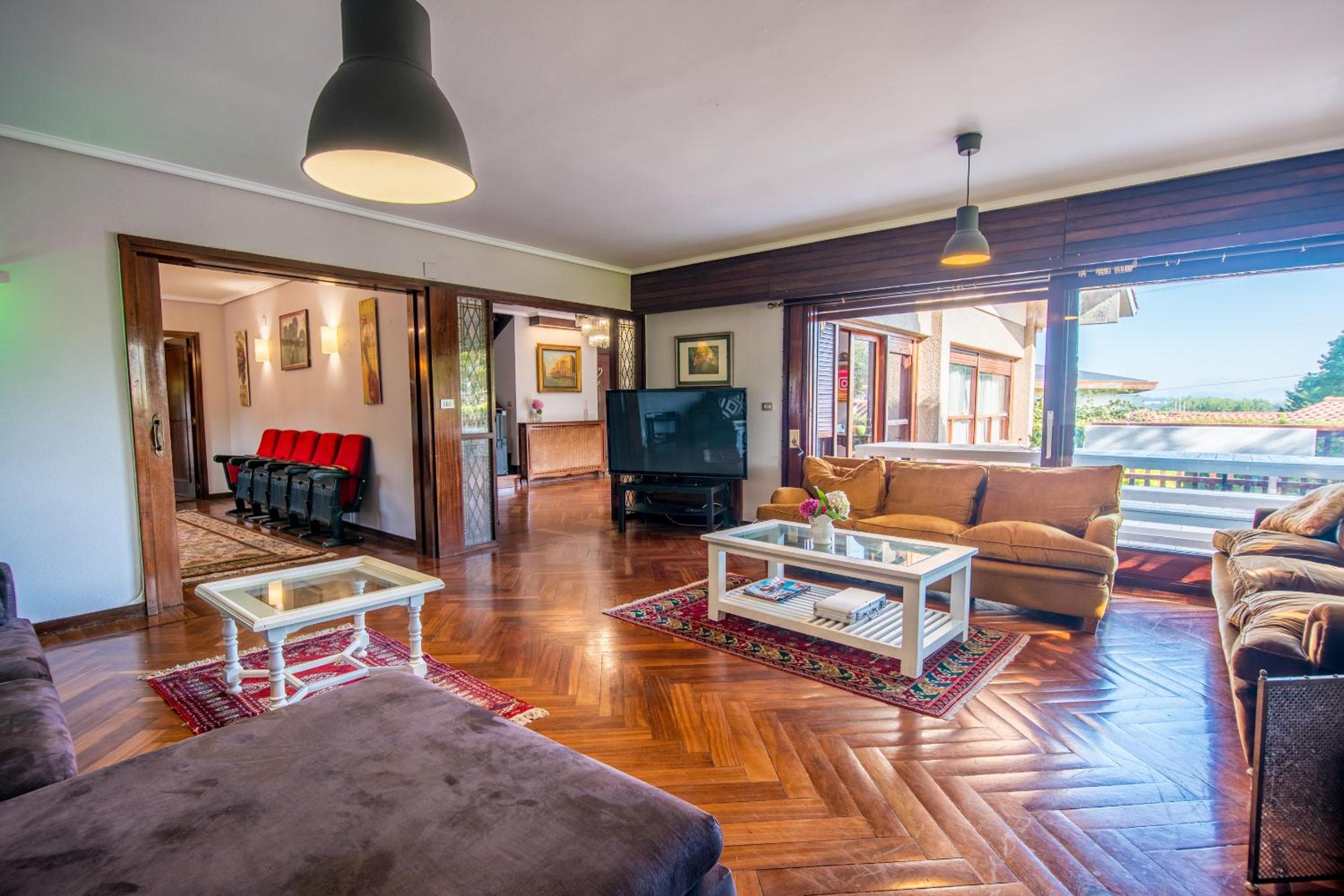Azkorri Beach House 10 rooms Bilbao view 4