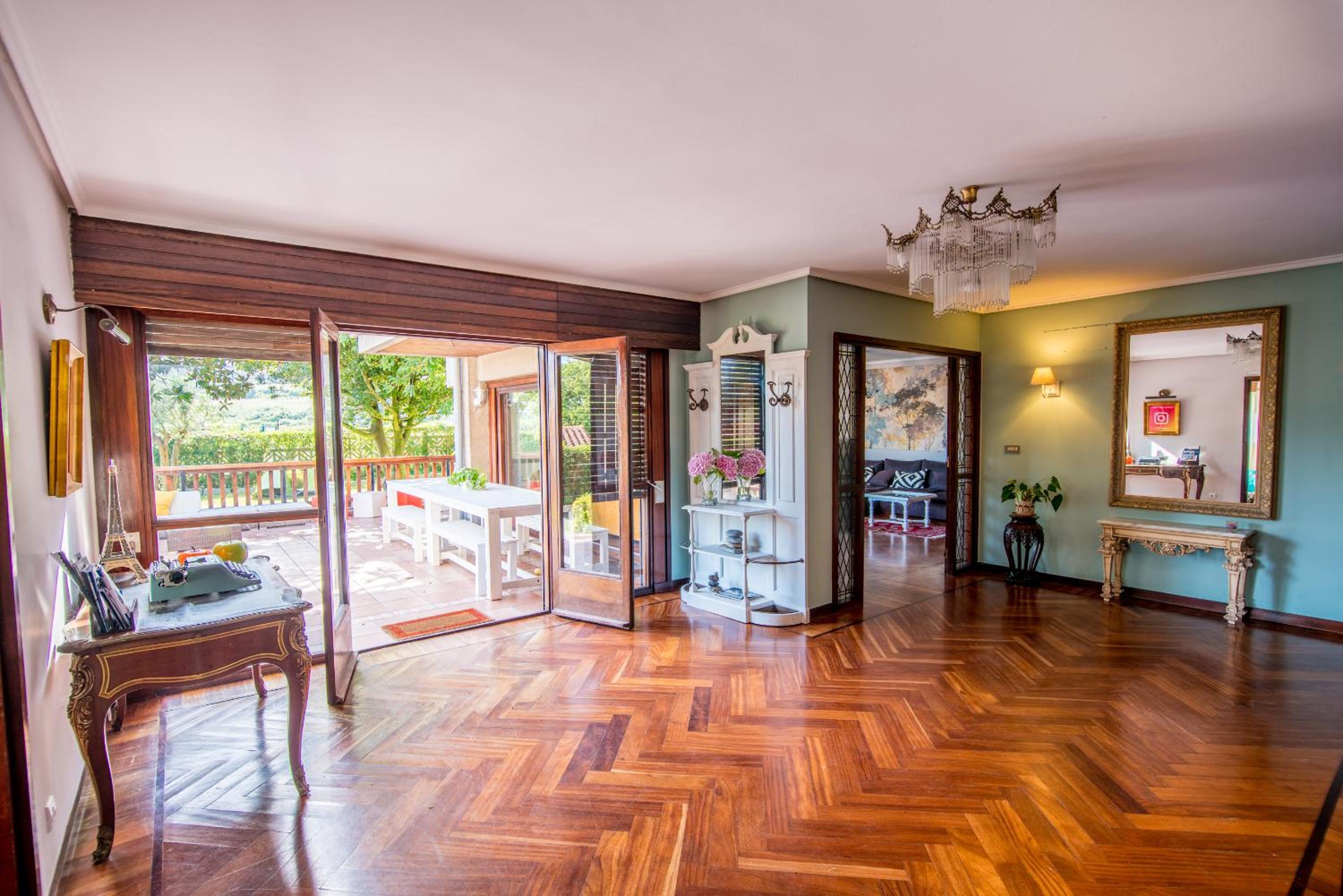 Azkorri Beach House 10 rooms Bilbao view 3