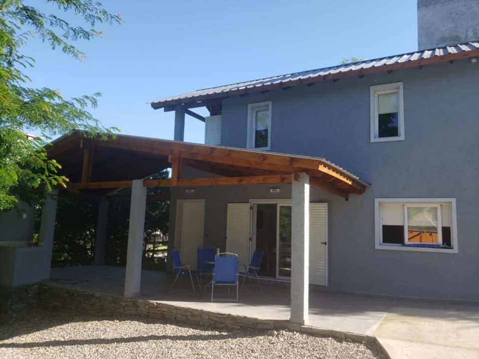 Casa 2 Dormitorios 3 baños a mt del rio excelente entorno natural