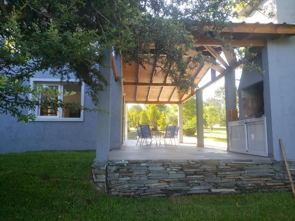 Casa 2 Dormitorios 3 baños a mt del rio excelente entorno natural