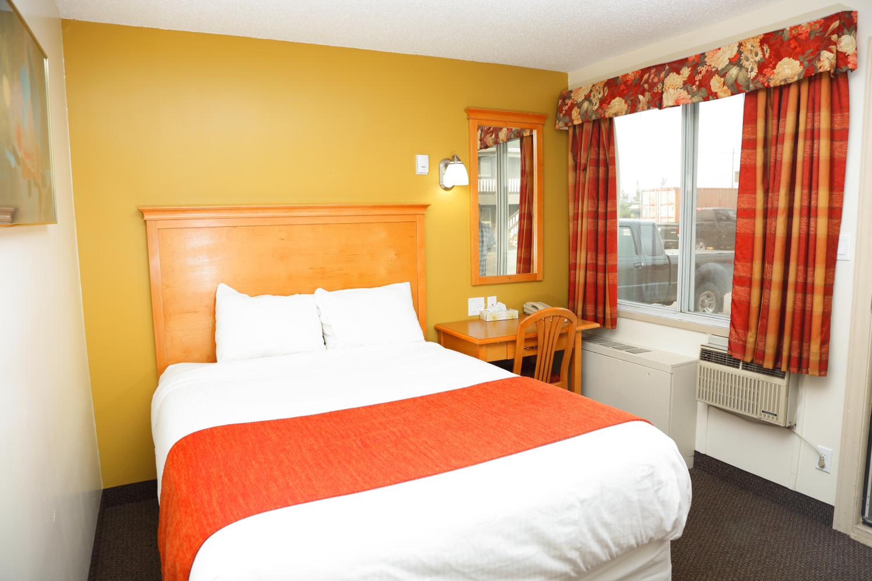 Chateau Motel - Image 5
