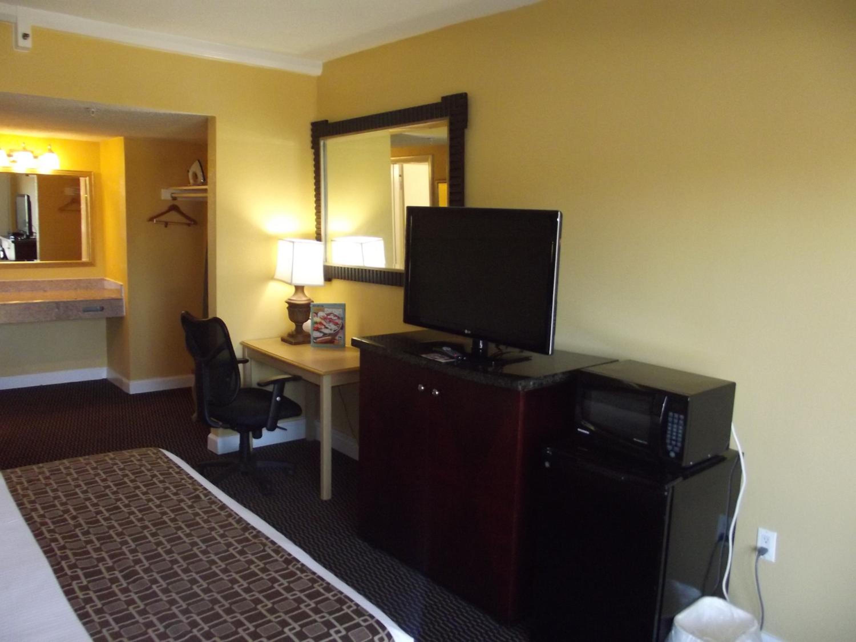 Ambassadors Inn & Suites view 5