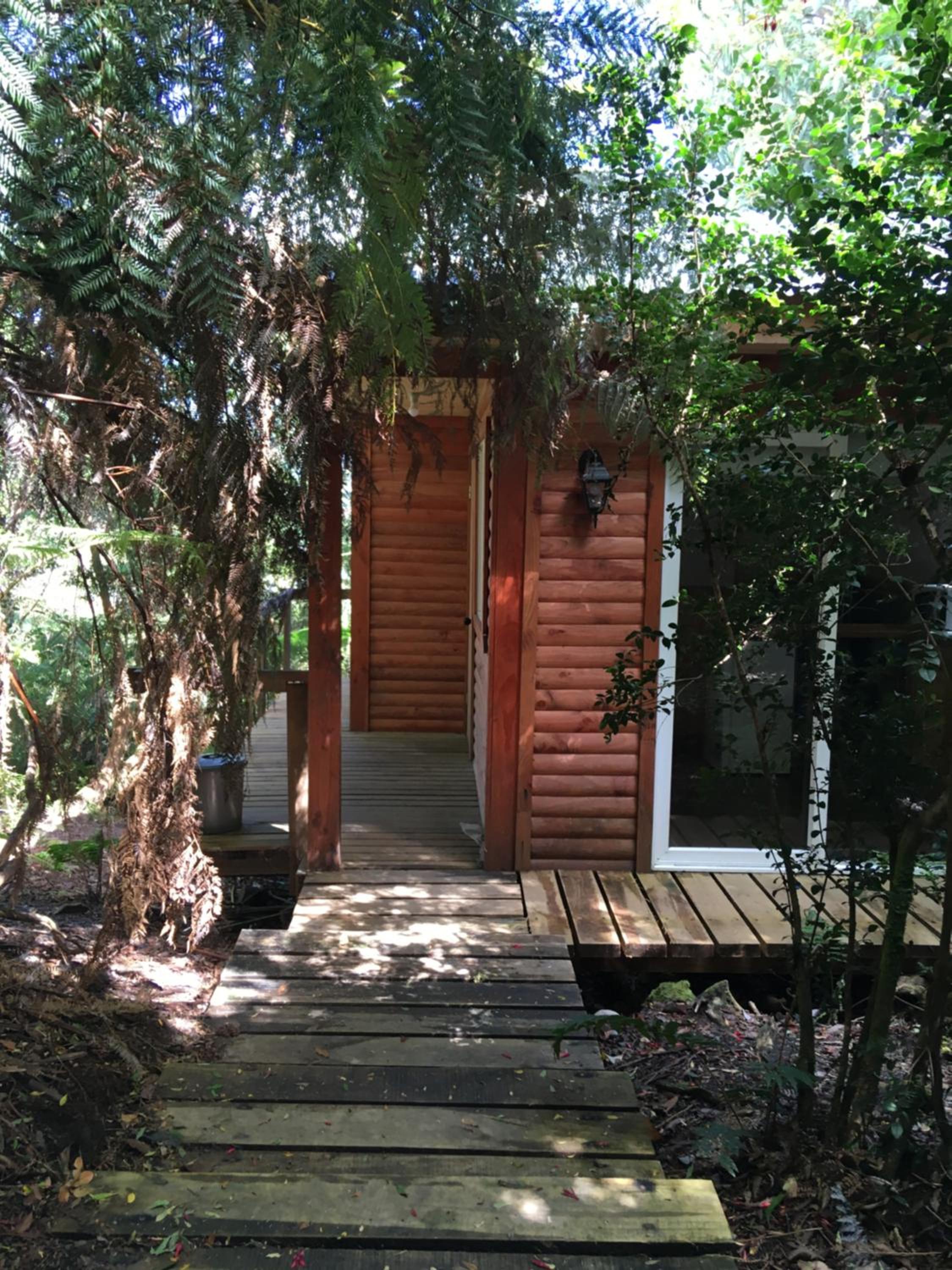 Chucao Bosque y Cabañas