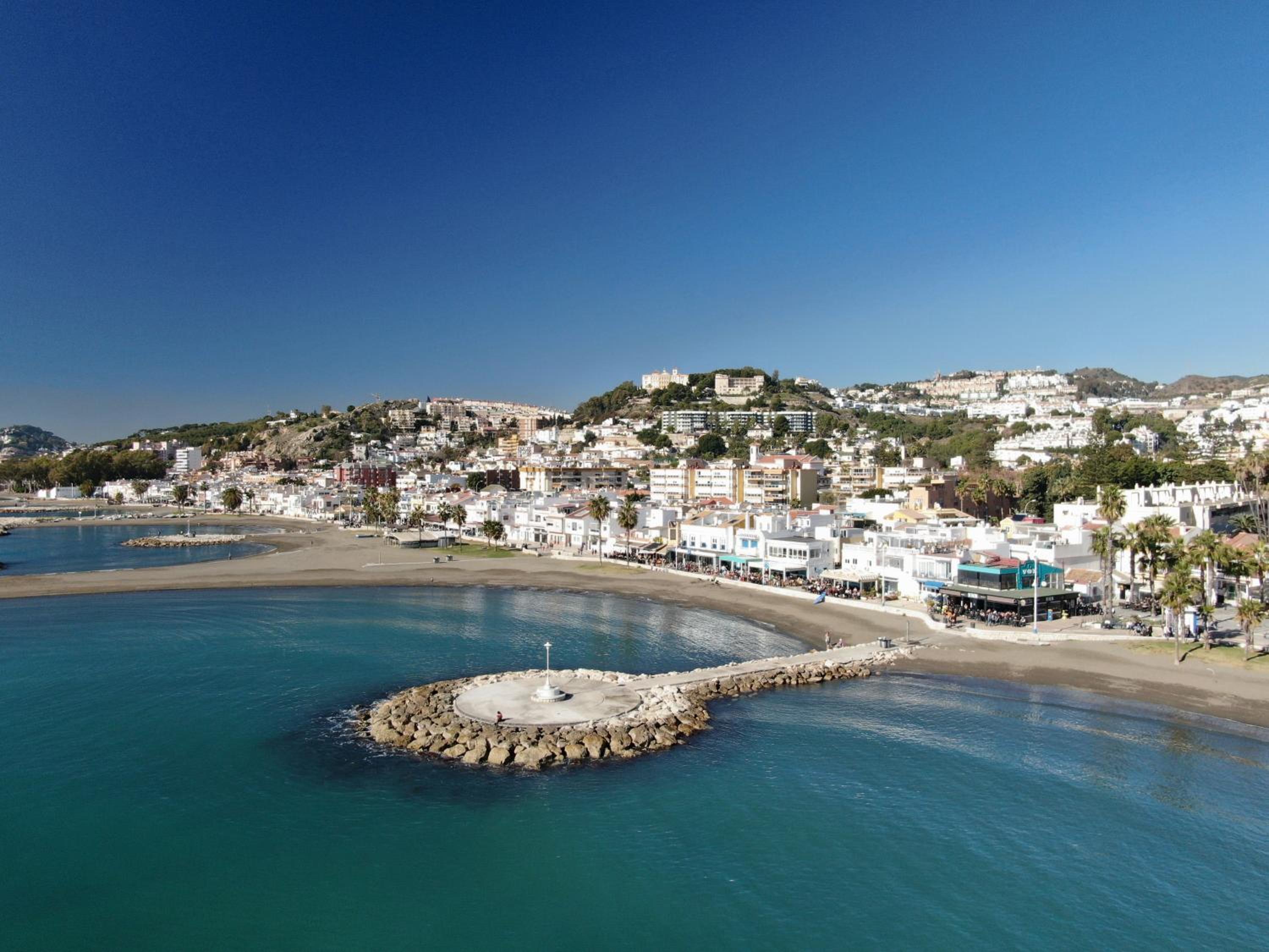 Malaga Beach House, 2 city bikes, 2 children's bikes, WiFi, BIG terrace, BBQ, Family, Childfriendly