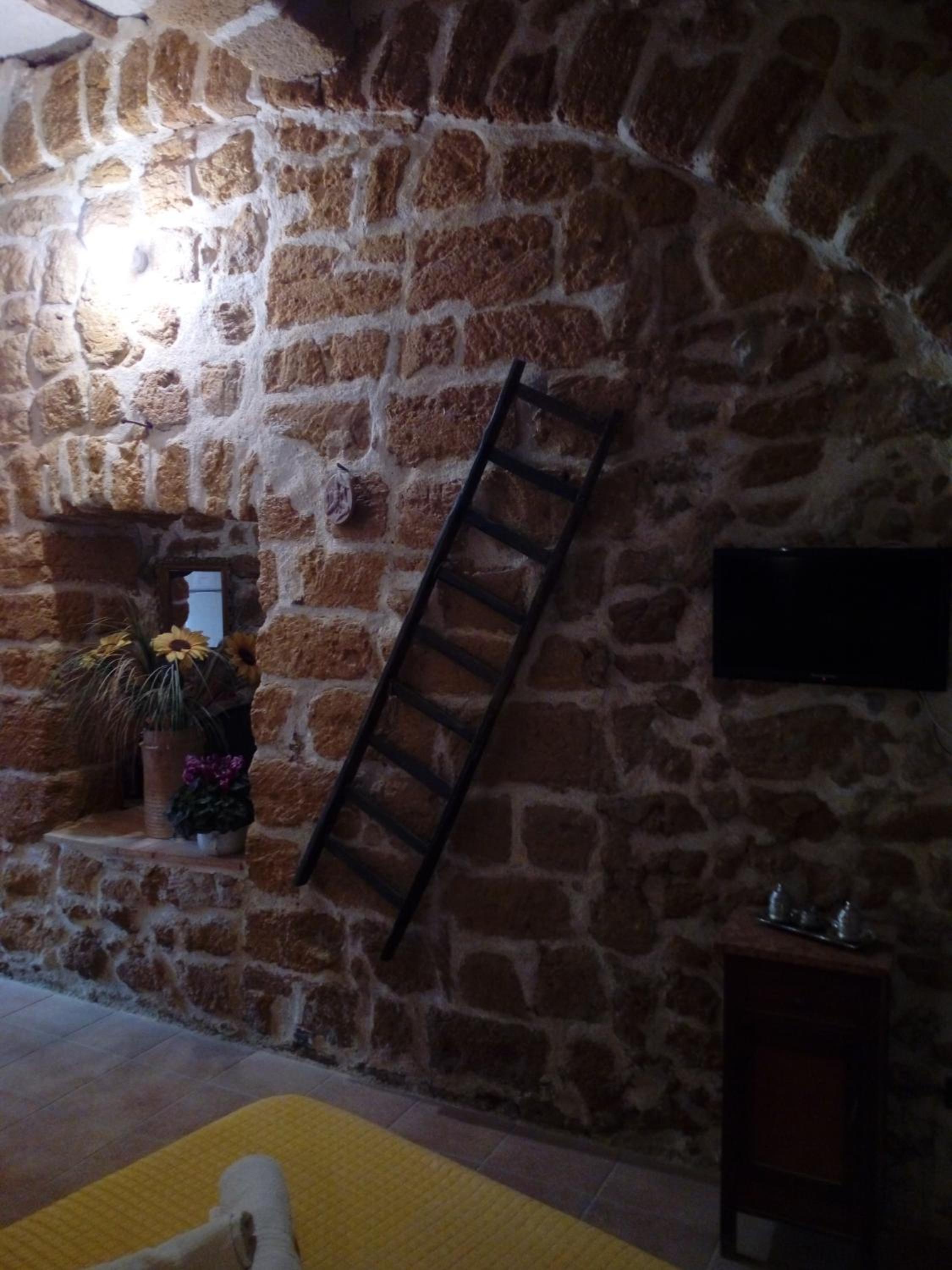 B&B Le Lumìe L' antico Cortile Camere Con Cucina Privata With Private Kitchen view 4