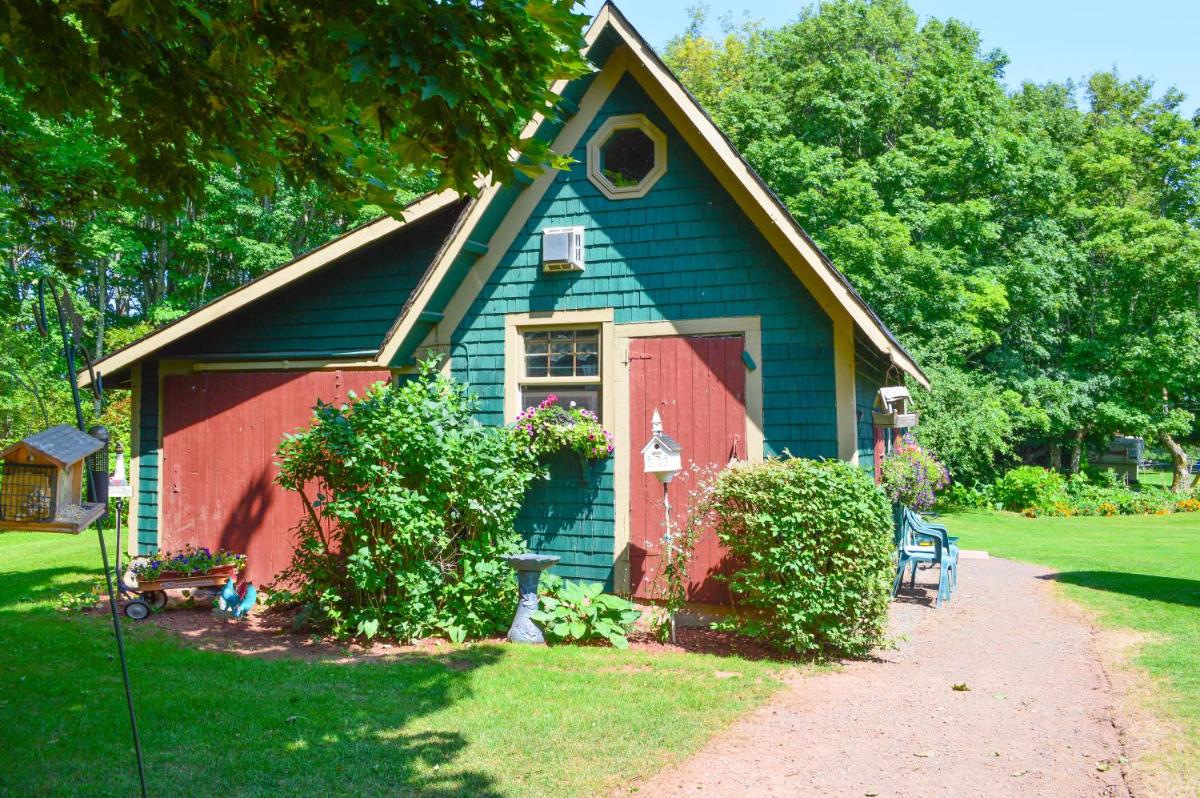 Summerside Vacations - Bugaboo Cottages - Property Image 6
