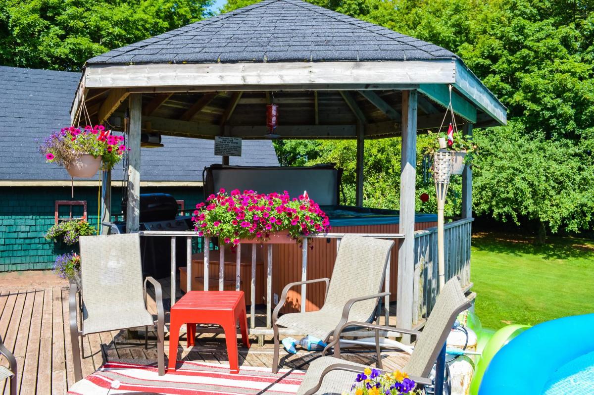Summerside Vacations - Bugaboo Cottages - Property Image 38