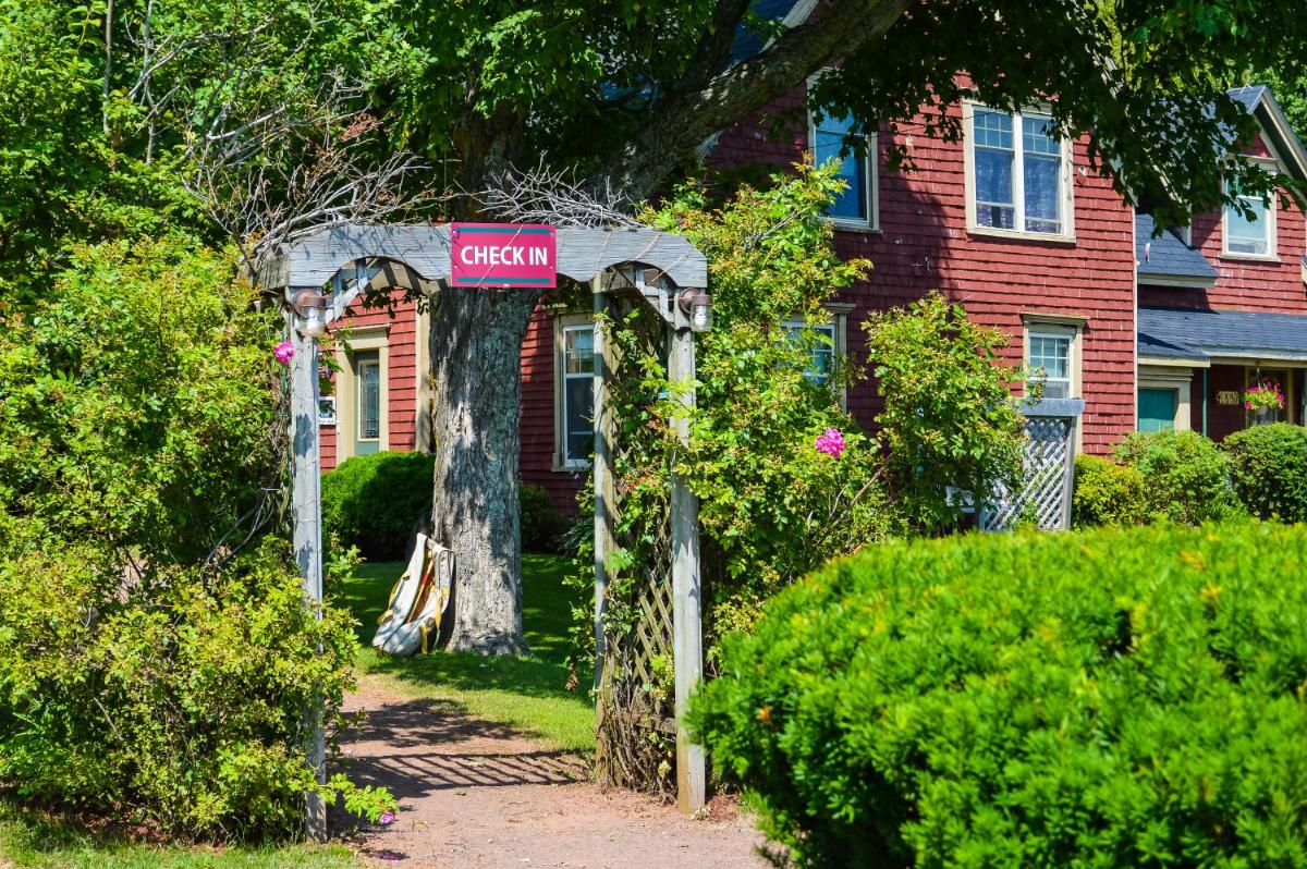 Summerside Vacations - Bugaboo Cottages - Property Image 40