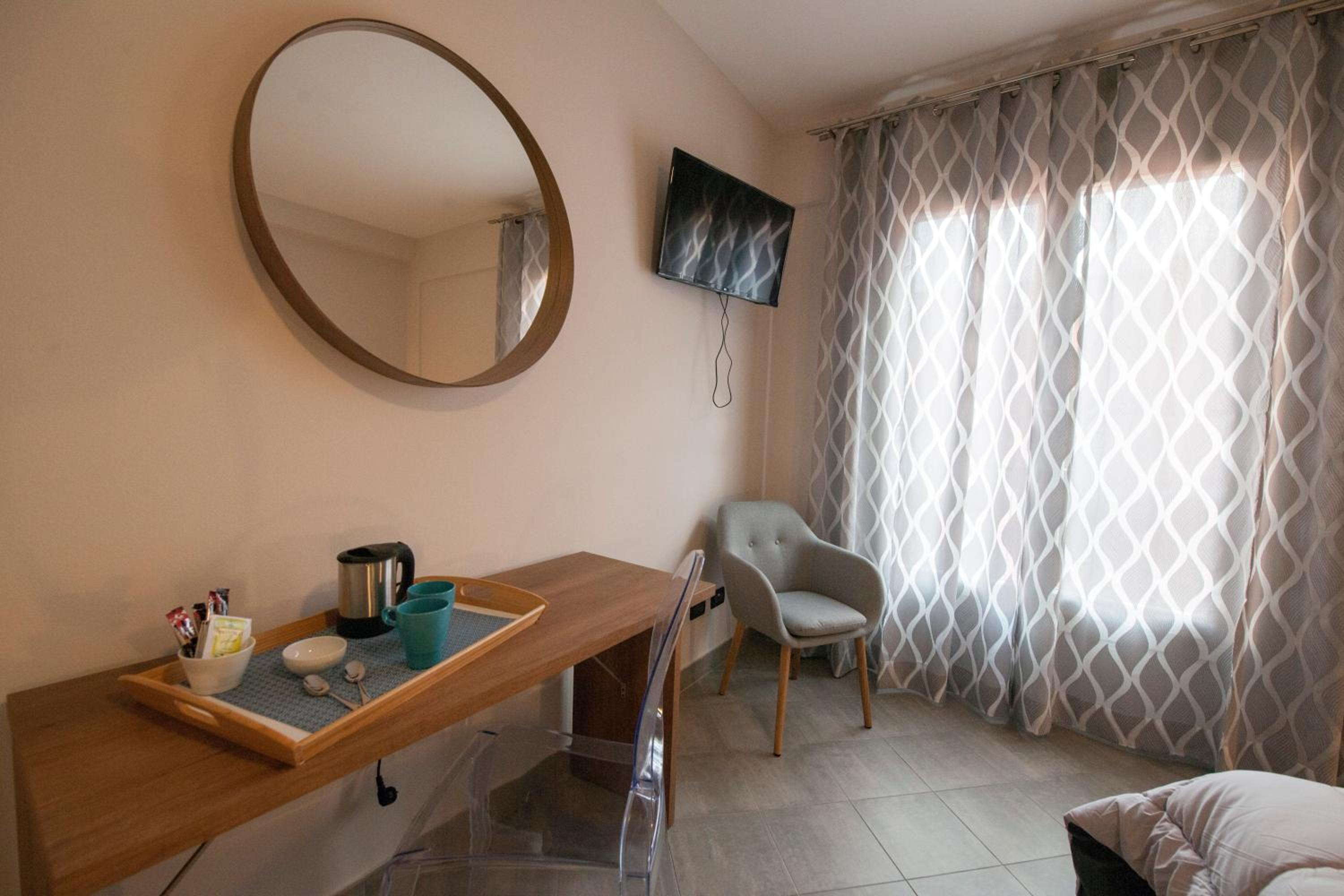 Il cardinale en Pisa — hotel room