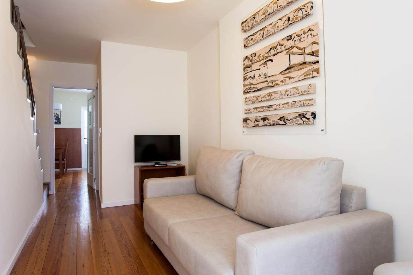 Exquisit Flat Left view 2