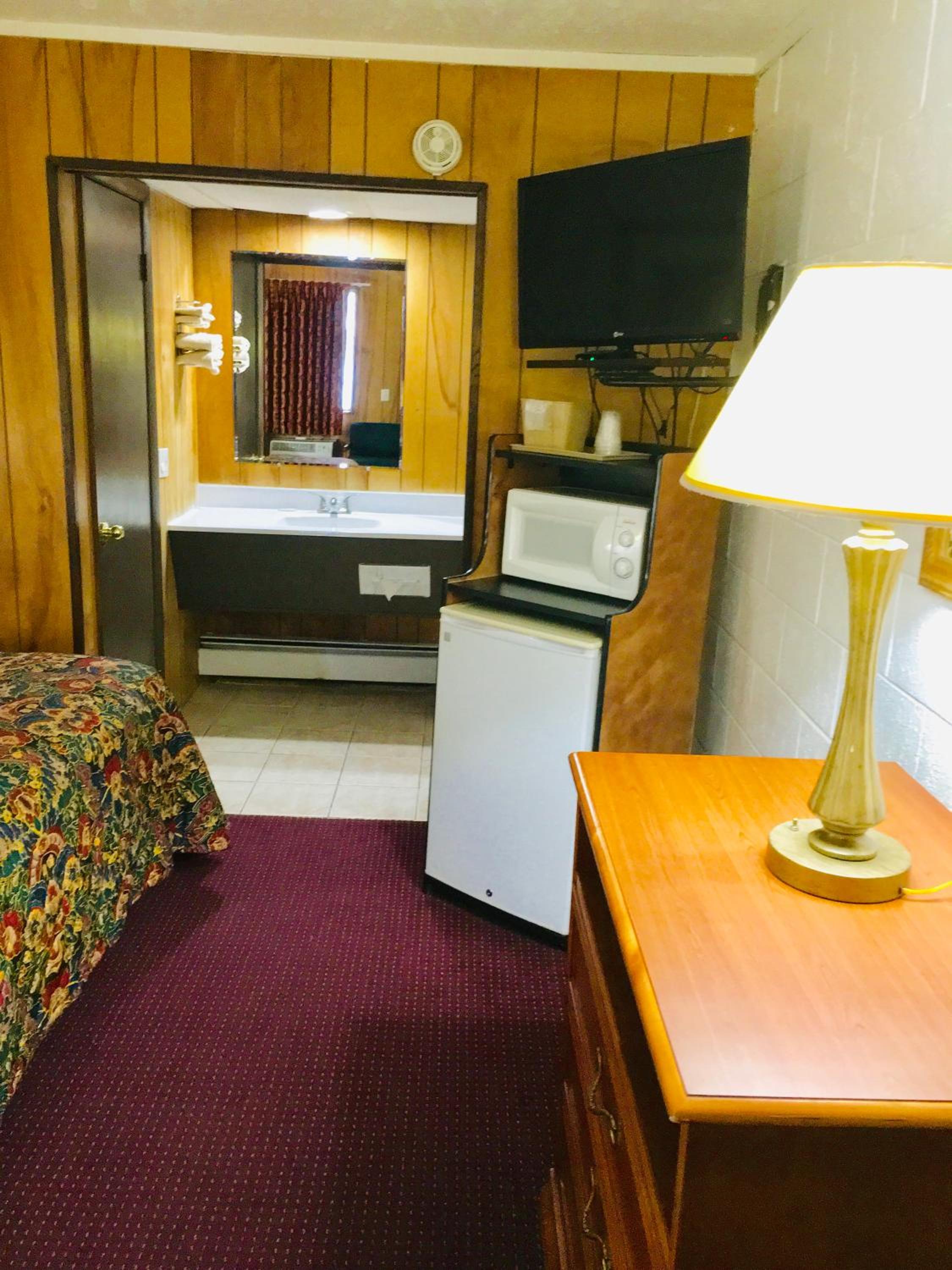 Granada Inn Motel - Kalkaska - Property Image 6