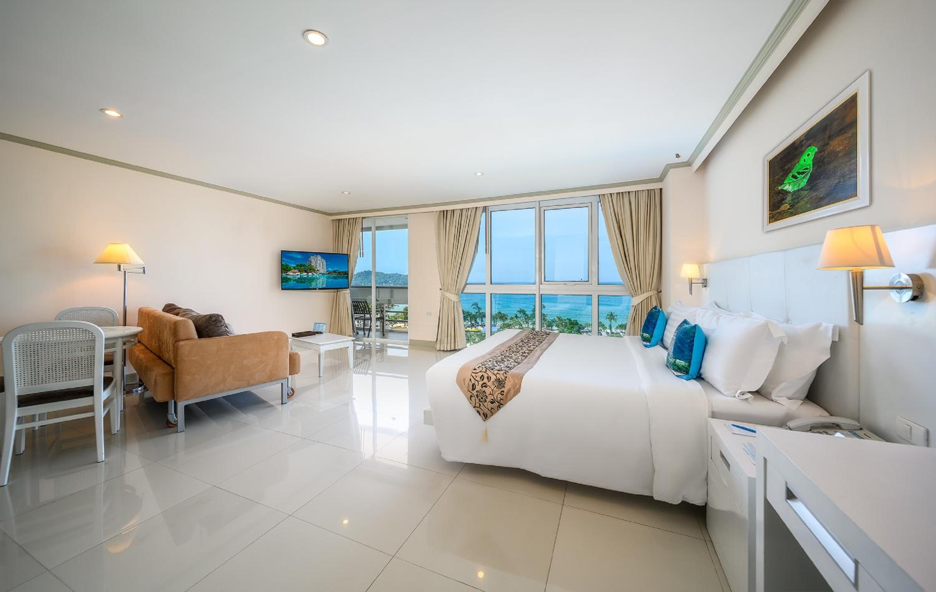 Andaman Beach Suites Hotel, Patong Phuket — photo 112