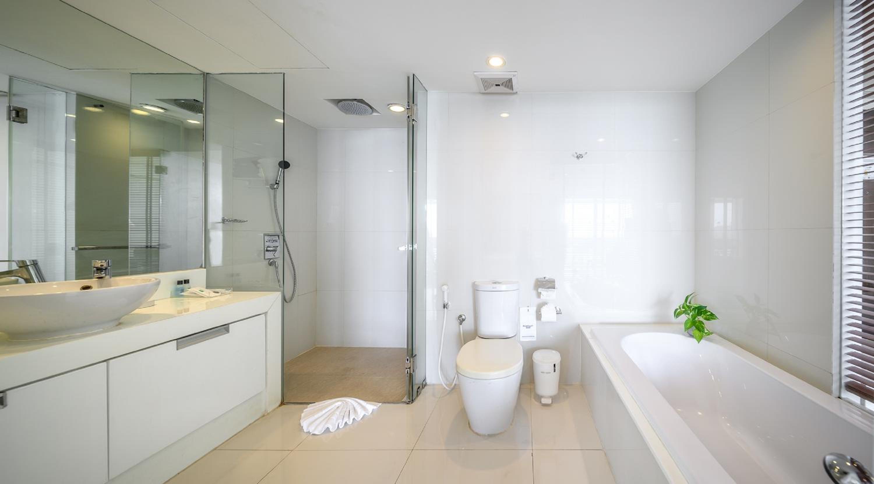 Andaman Beach Suites Hotel, Patong Phuket — photo 98