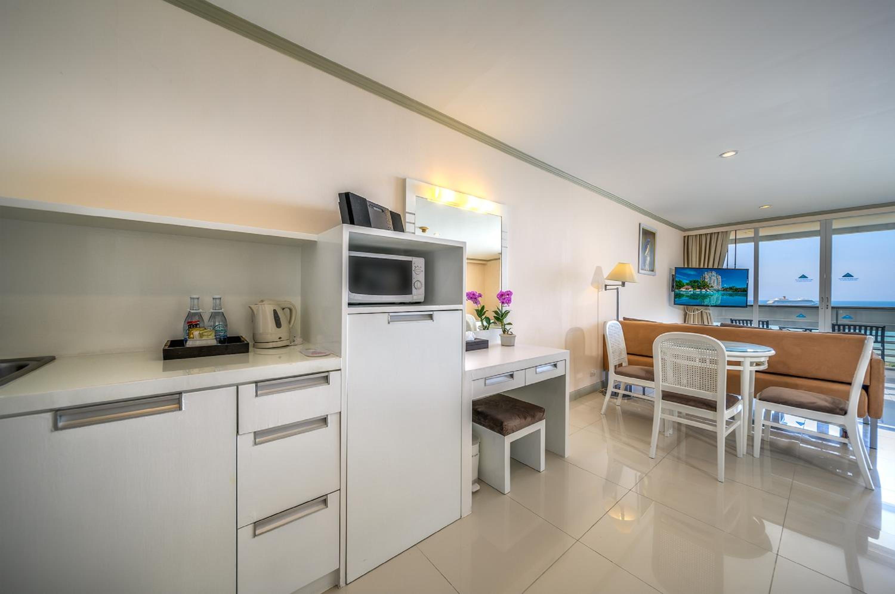 Andaman Beach Suites Hotel, Patong Phuket — photo 113