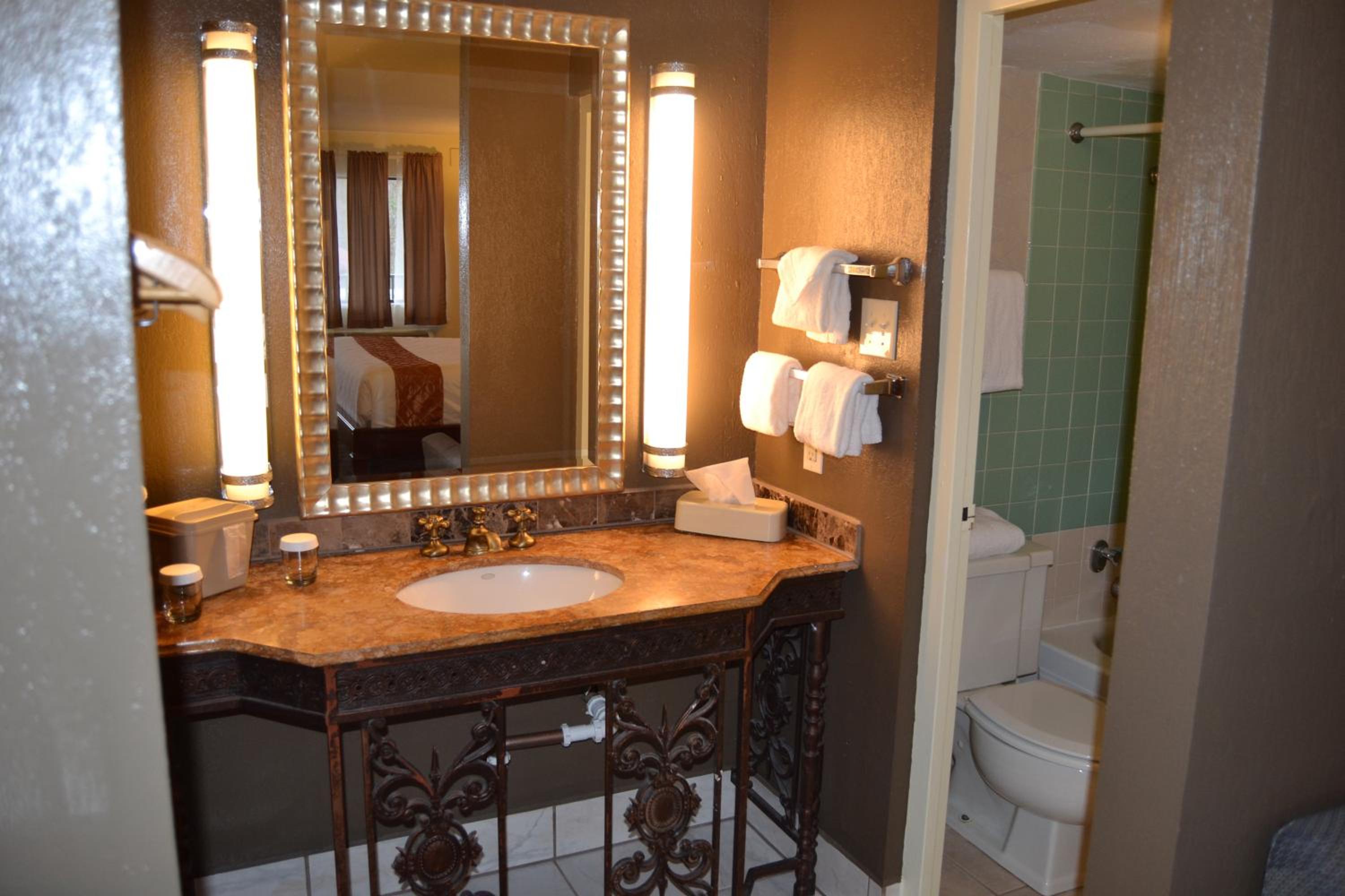 Cascades Inn