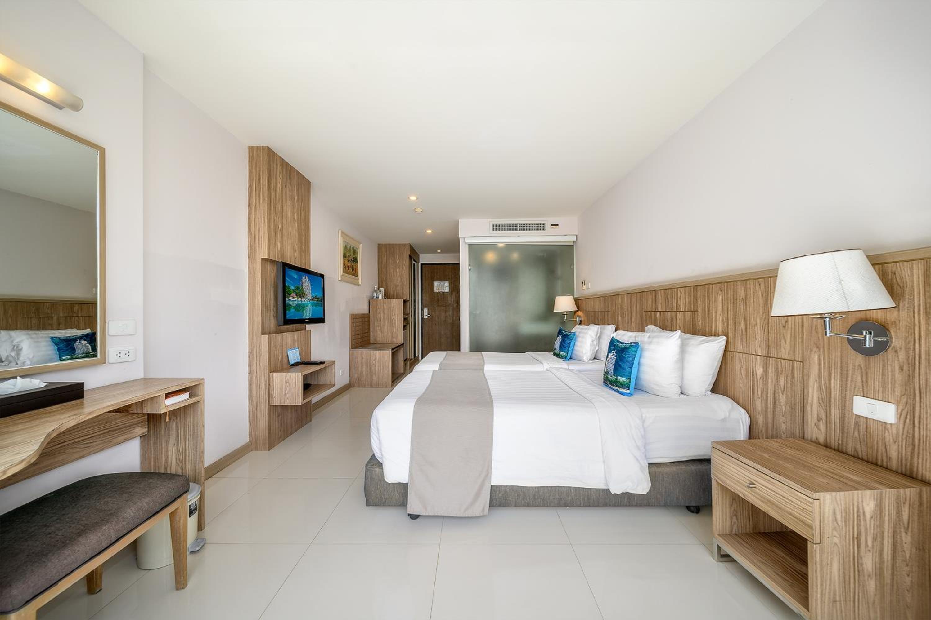 Andaman Beach Suites Hotel, Patong Phuket — photo 102