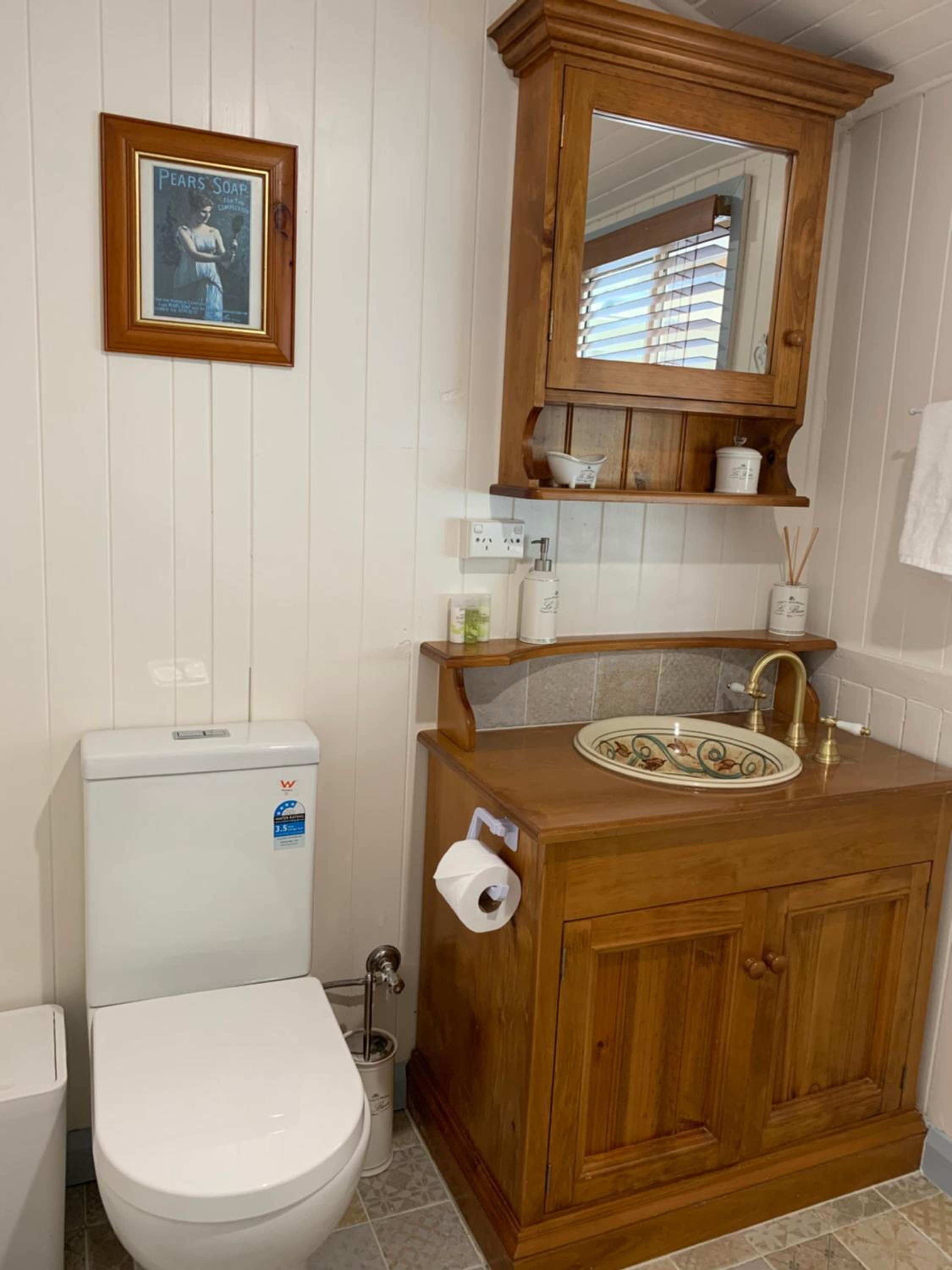 Cherry Blossom Cottage-with country charm and spa