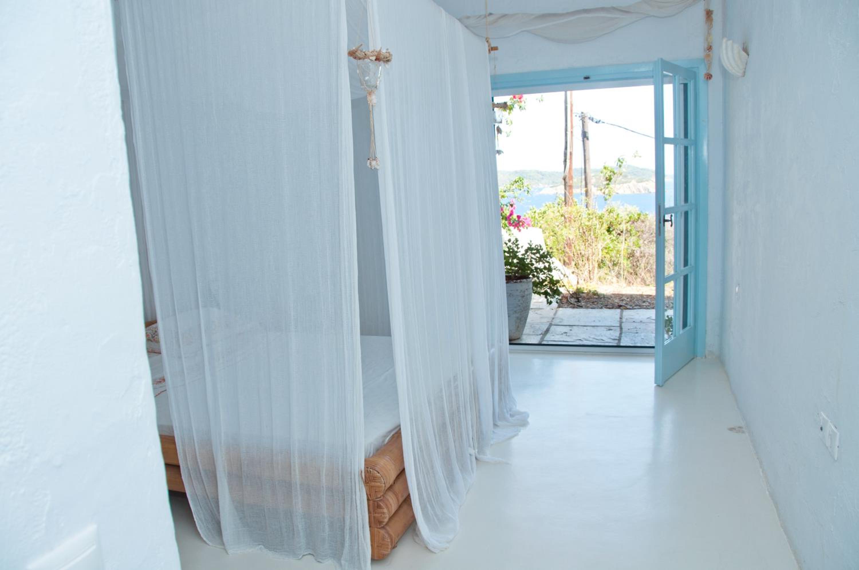 Villa Arios, pool, jacuzzi and sea view 3