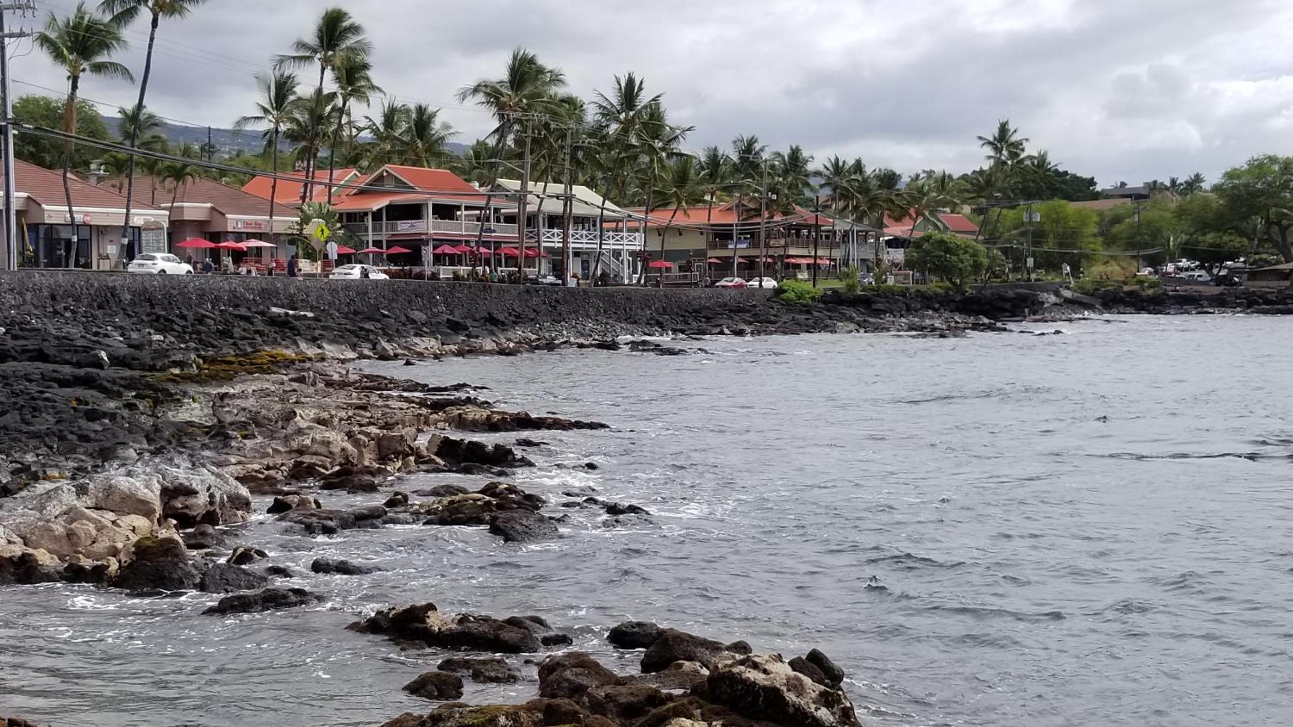 Kona Islander Inn - Prime Downtown Location with Hot Tub, Pool & Beach