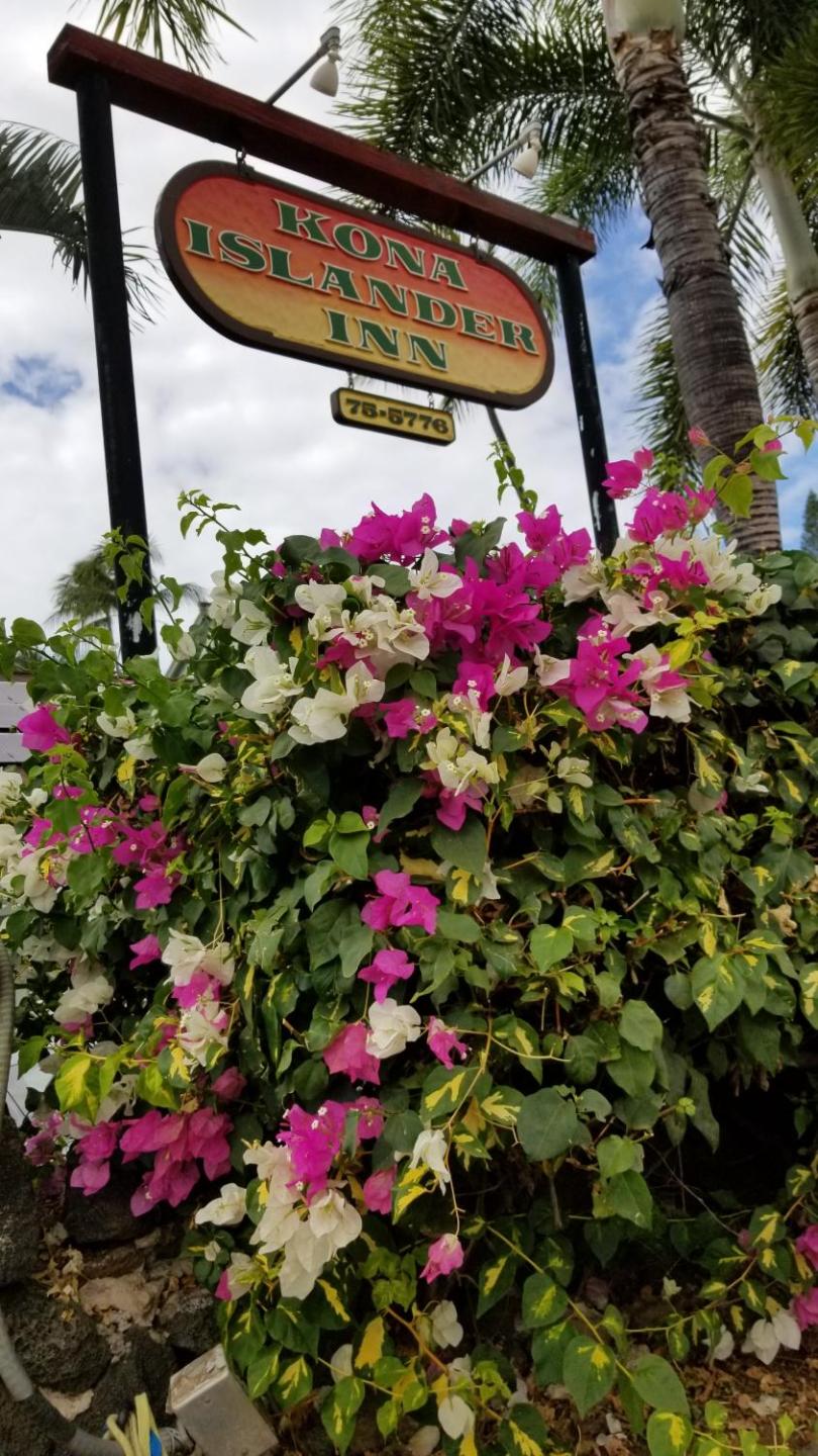 Kona Islander Inn - Prime Downtown Location with Hot Tub, Pool & Beach