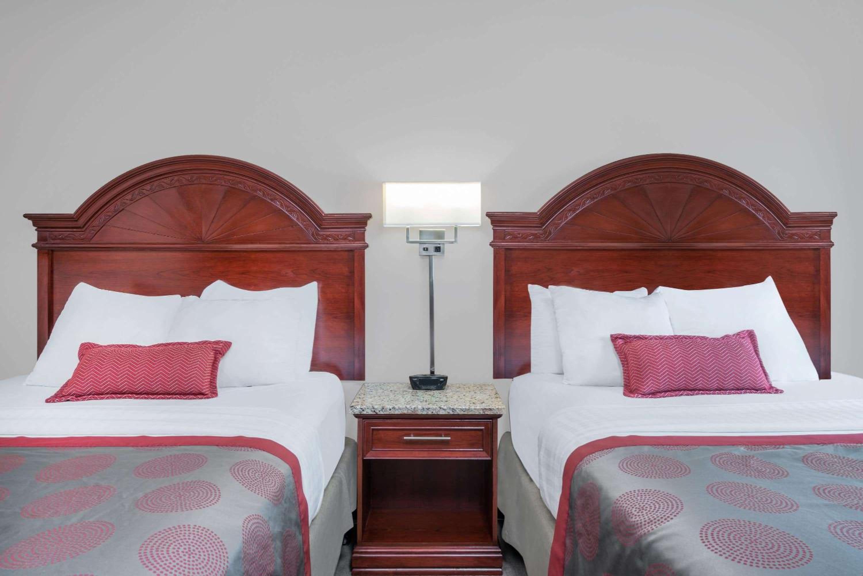 Minneapolis / St Paul Vacations - Ramada by Wyndham Minneapolis Golden Valley - Property Image 12