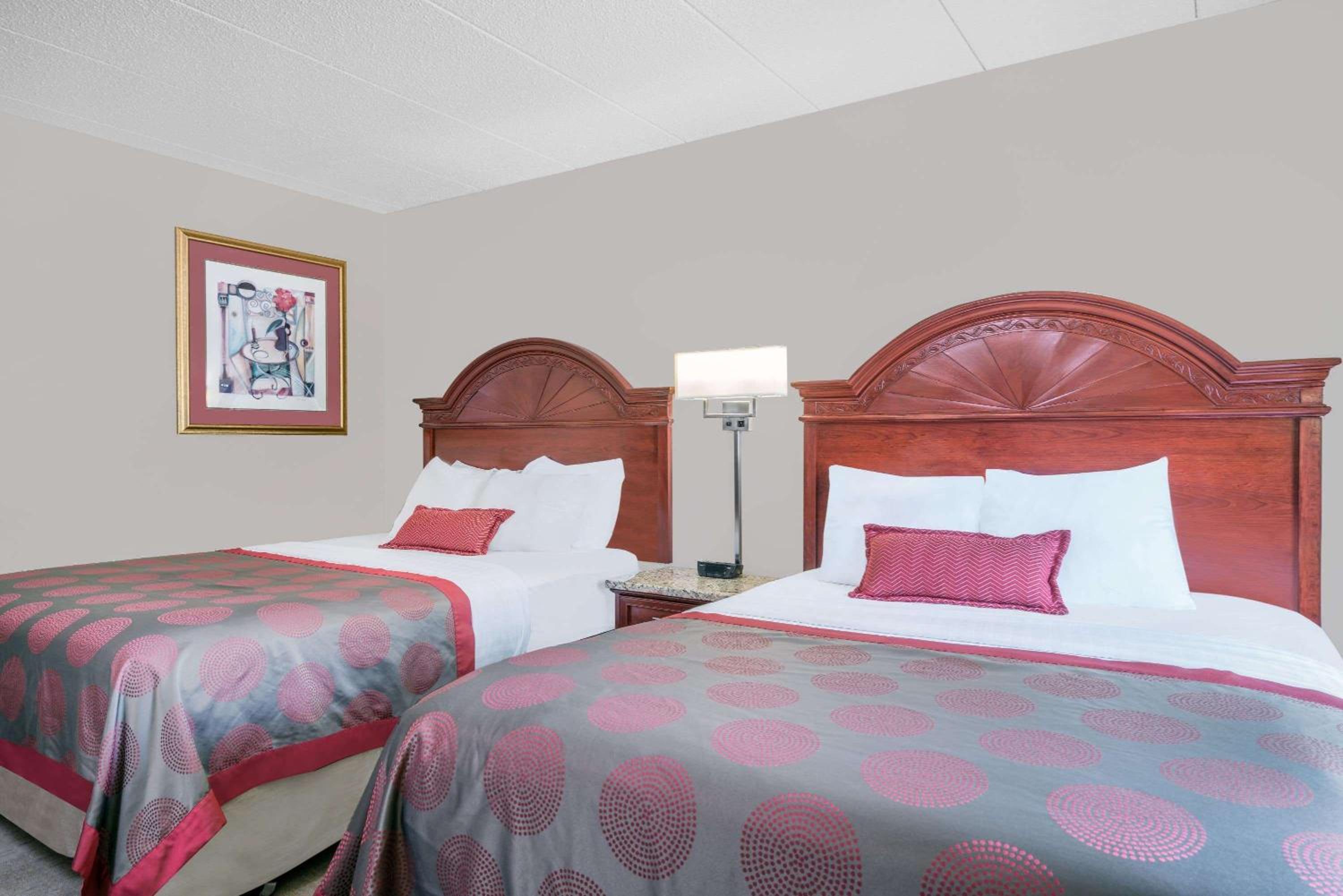 Minneapolis / St Paul Vacations - Ramada by Wyndham Minneapolis Golden Valley - Property Image 6