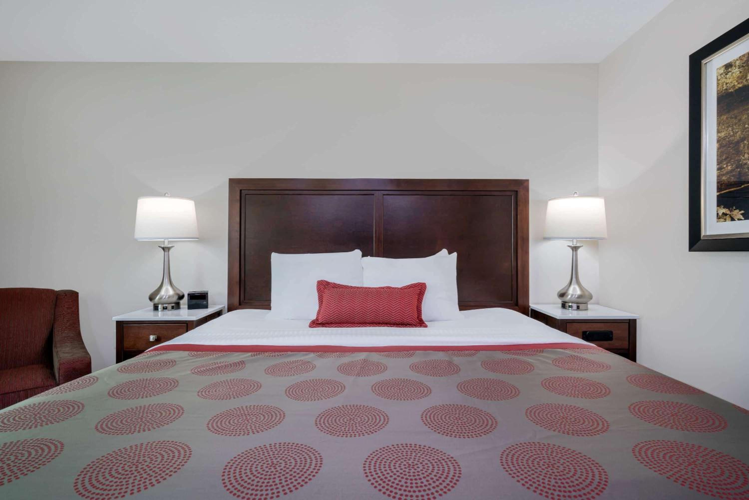 Minneapolis / St Paul Vacations - Ramada by Wyndham Minneapolis Golden Valley - Property Image 7