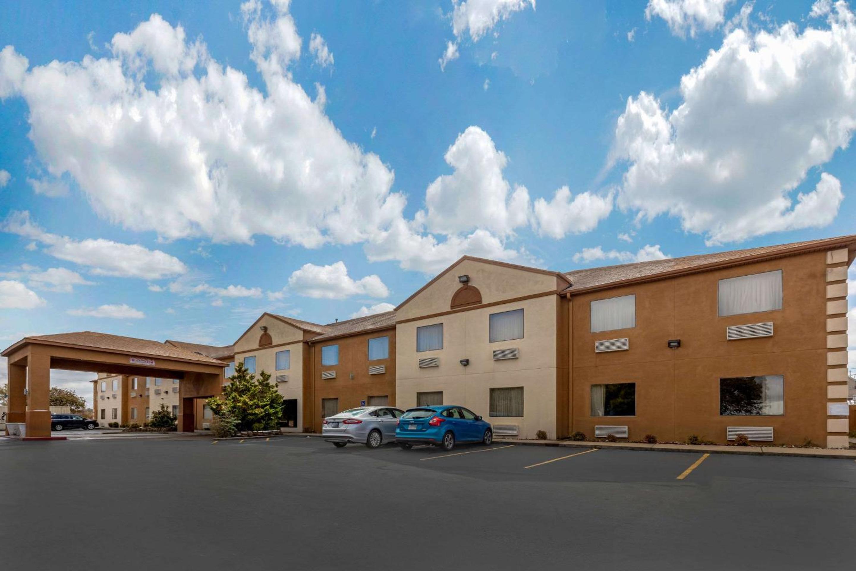 Quality Inn West Memphis I-40 view 2